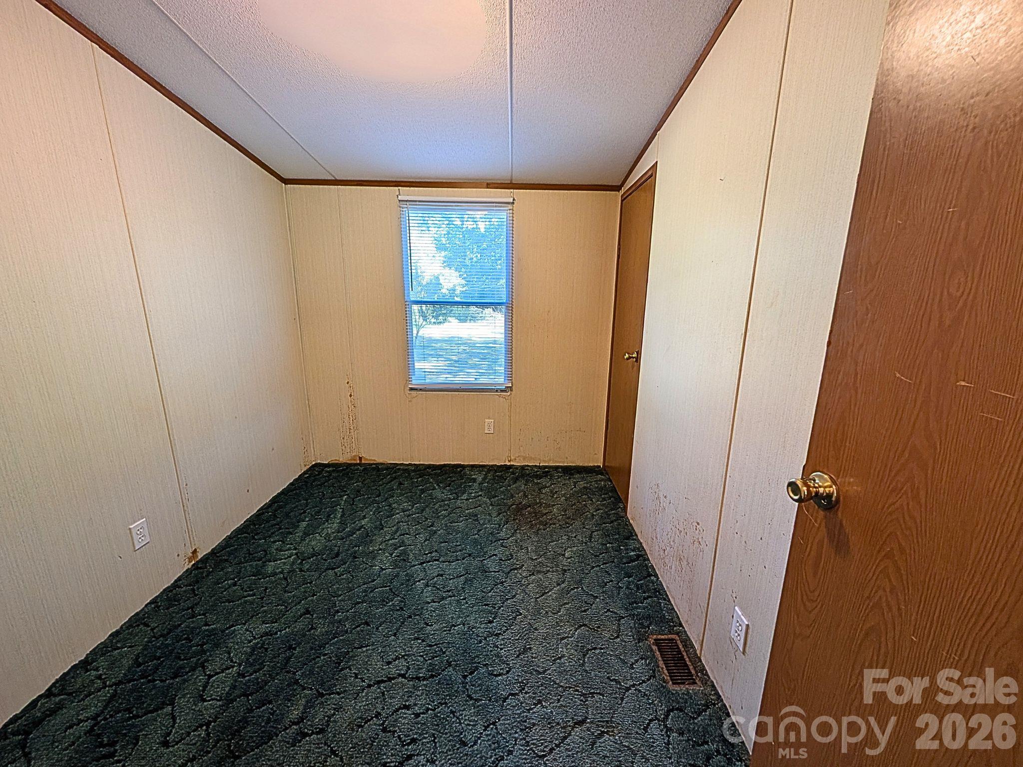 Single Family Residence at 5954 Oakridge Road, Clover, photo 12 of 16