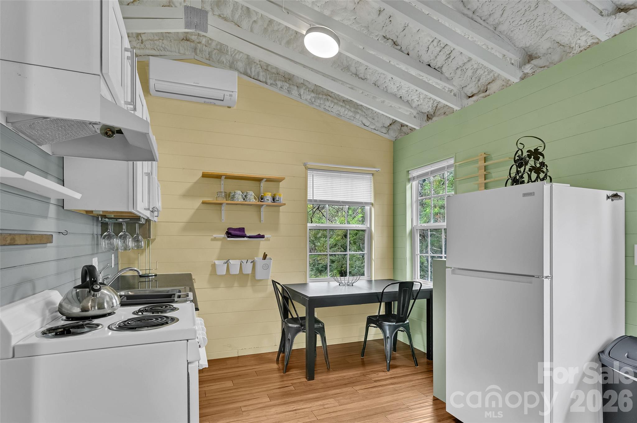 Studio Apartment - 209 Old Haw Creek Road, Asheville