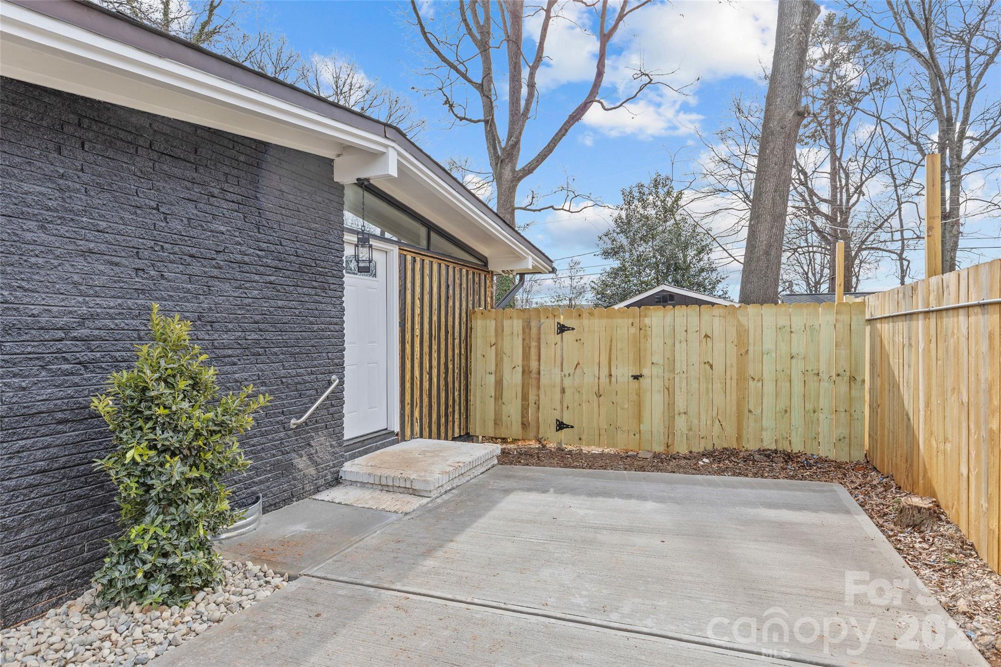 Single Family Residence at 5426 Milford Road, Charlotte, photo 7 of 34