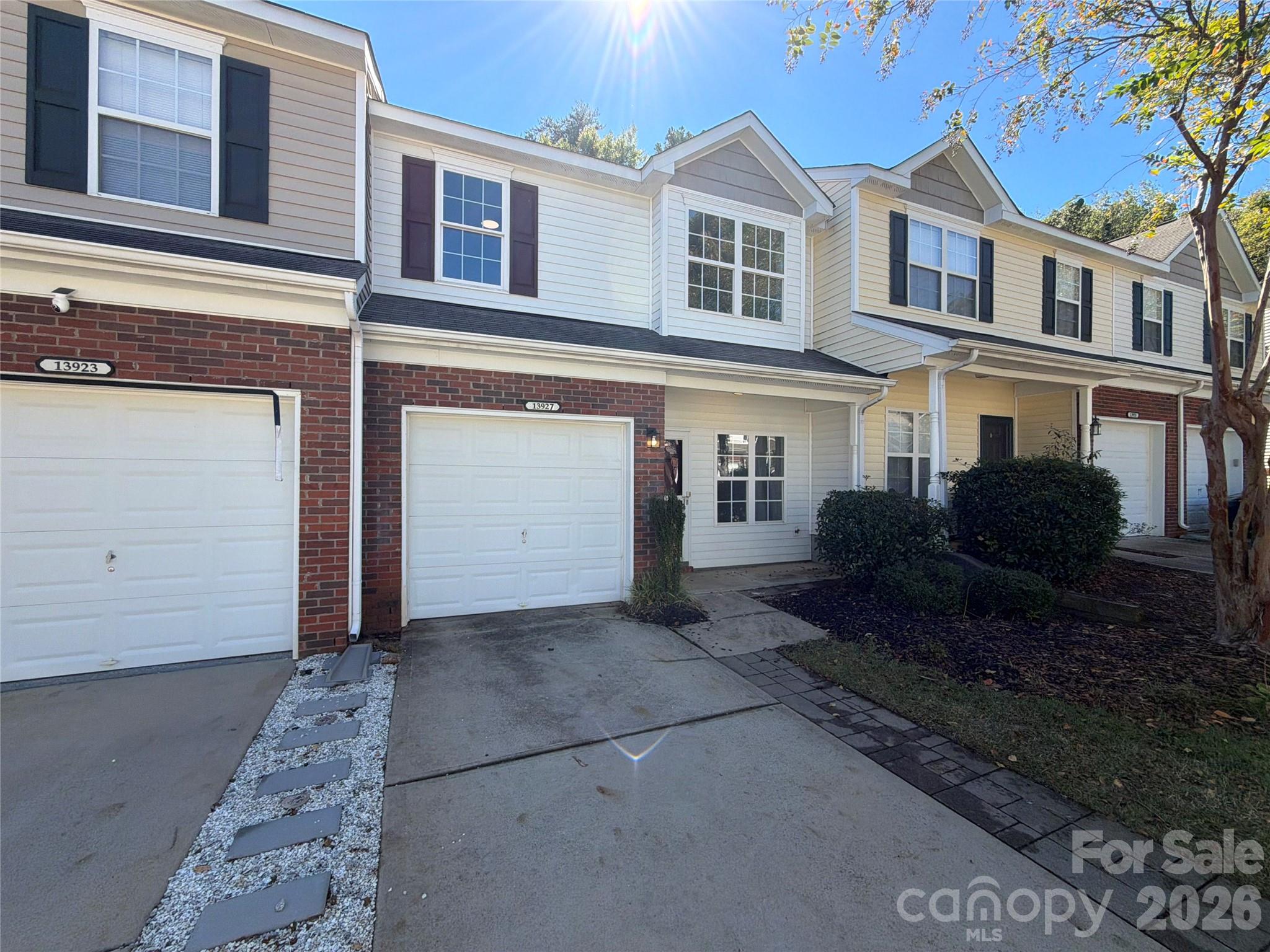 13927 Singleleaf Lane