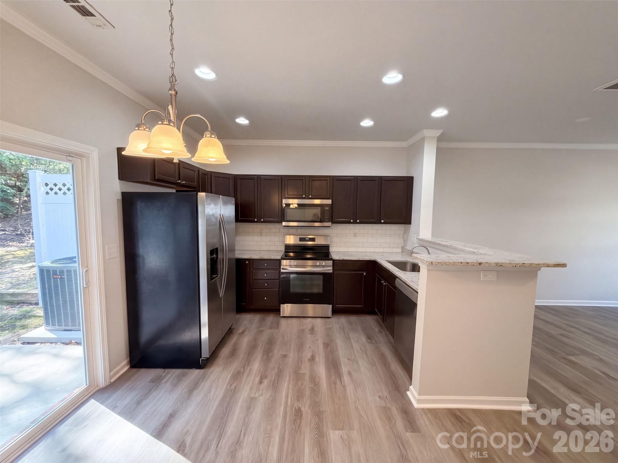 Townhouse at 13927 Singleleaf Lane, Charlotte, photo 2 of 20