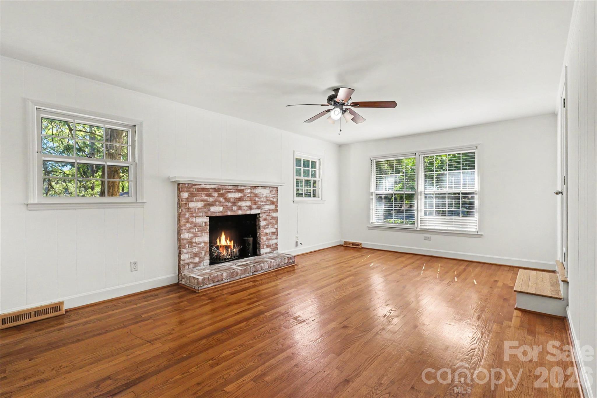 Single Family Residence at 833 Archdale Drive, Charlotte, photo 3 of 38