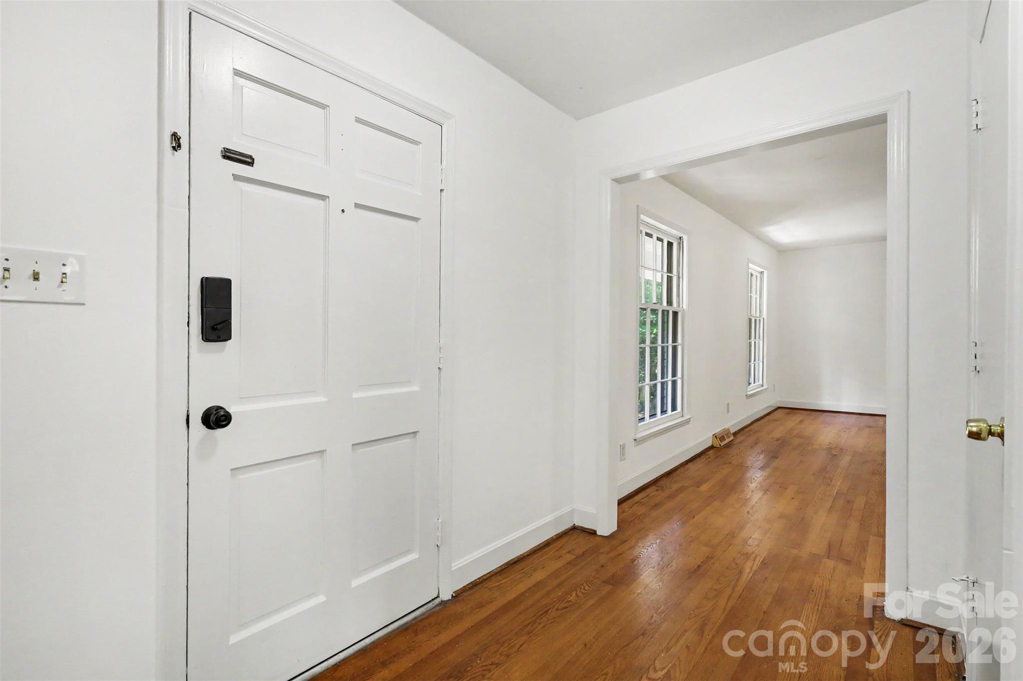 Single Family Residence at 833 Archdale Drive, Charlotte, photo 6 of 38
