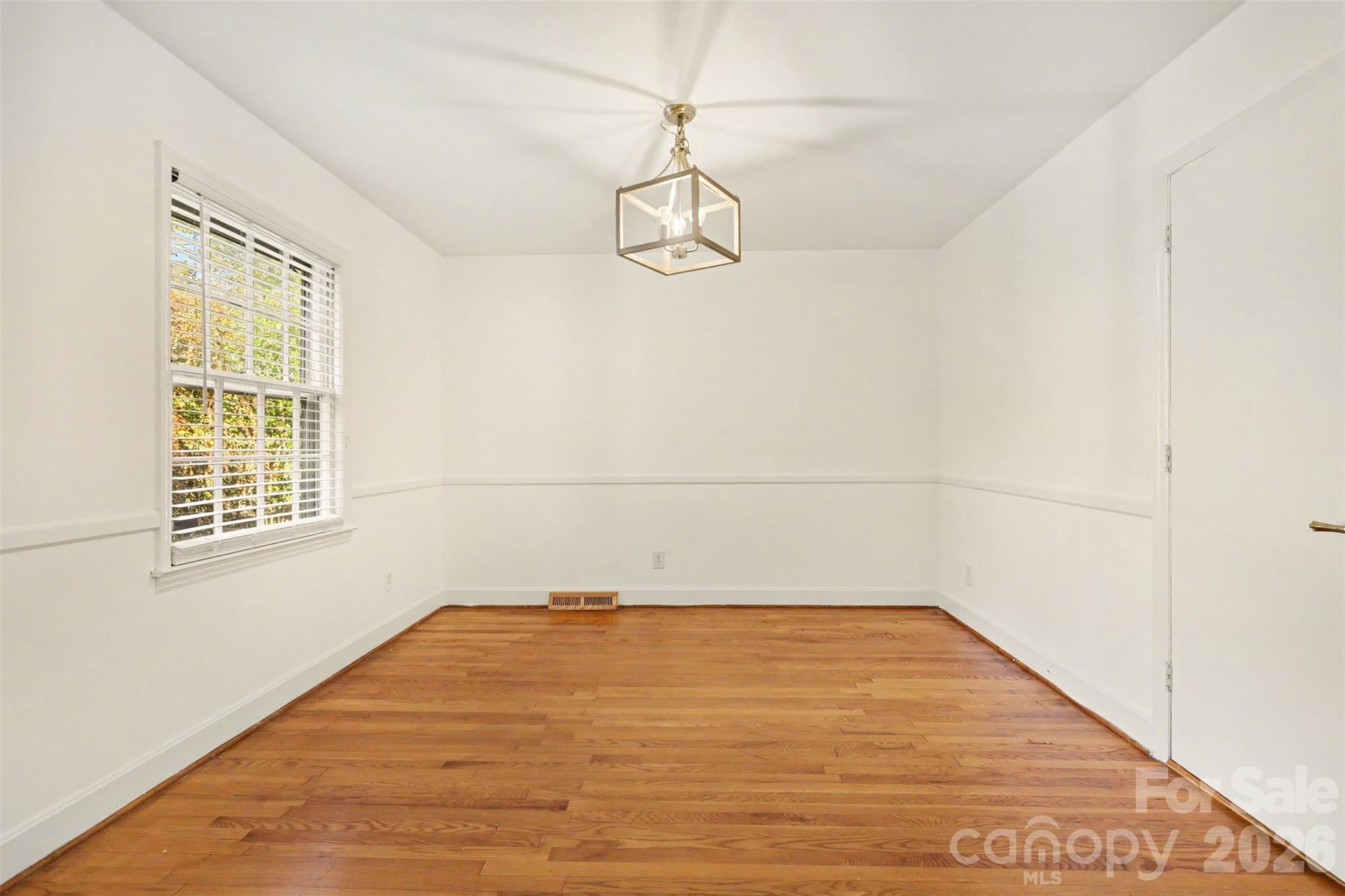 Single Family Residence at 833 Archdale Drive, Charlotte, photo 11 of 38