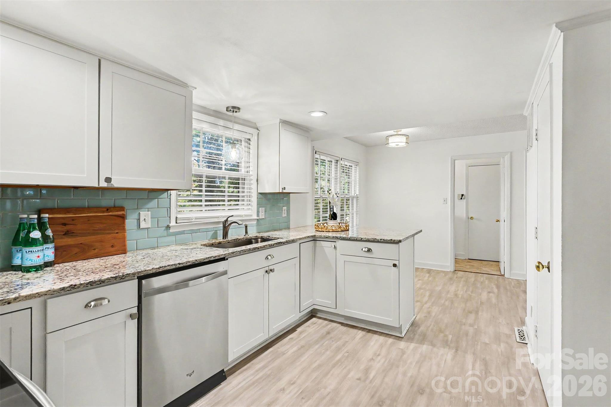 Single Family Residence at 833 Archdale Drive, Charlotte, photo 16 of 38