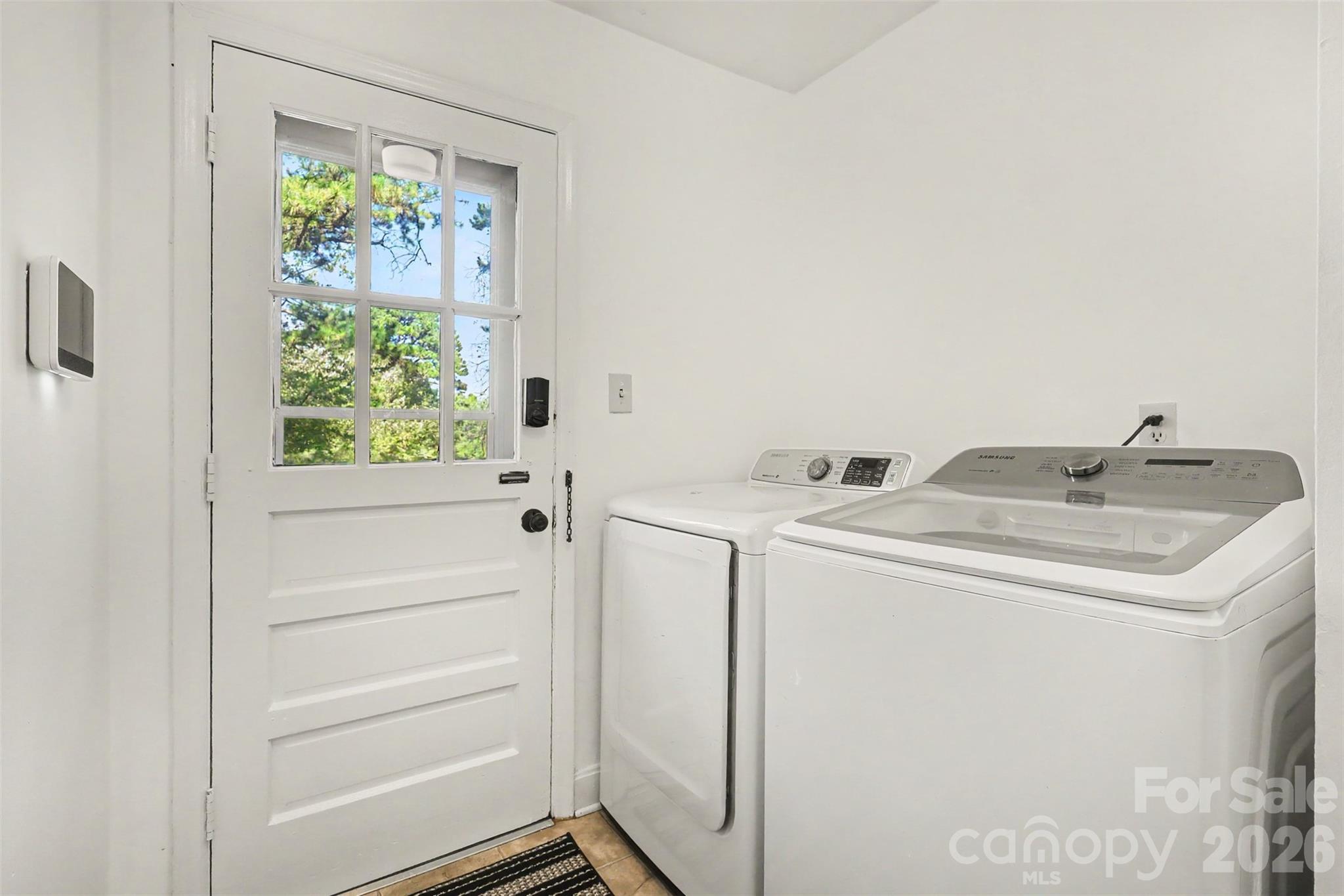 Single Family Residence at 833 Archdale Drive, Charlotte, photo 22 of 38