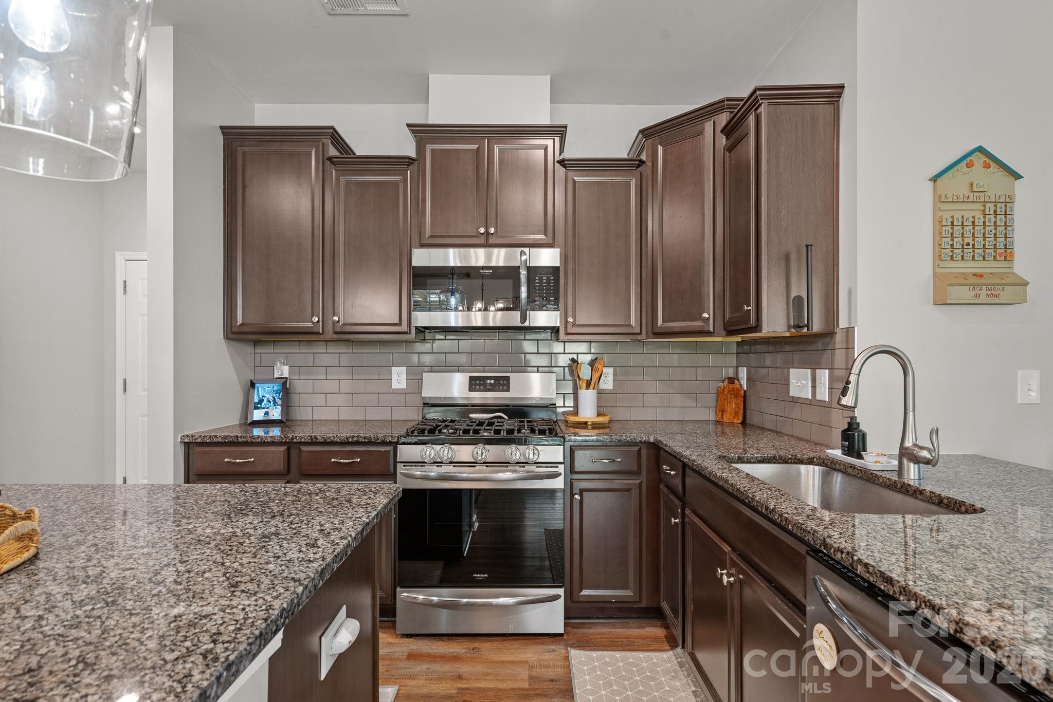 Single Family Residence at 9325 Beecroft Valley Drive, Huntersville, photo 6 of 41
