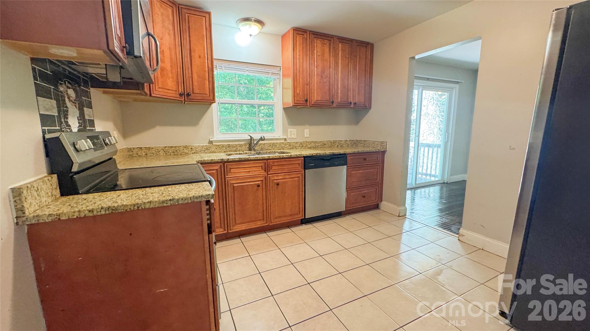 Single Family Residence at 350 Waycross Drive, Charlotte, photo 4 of 21