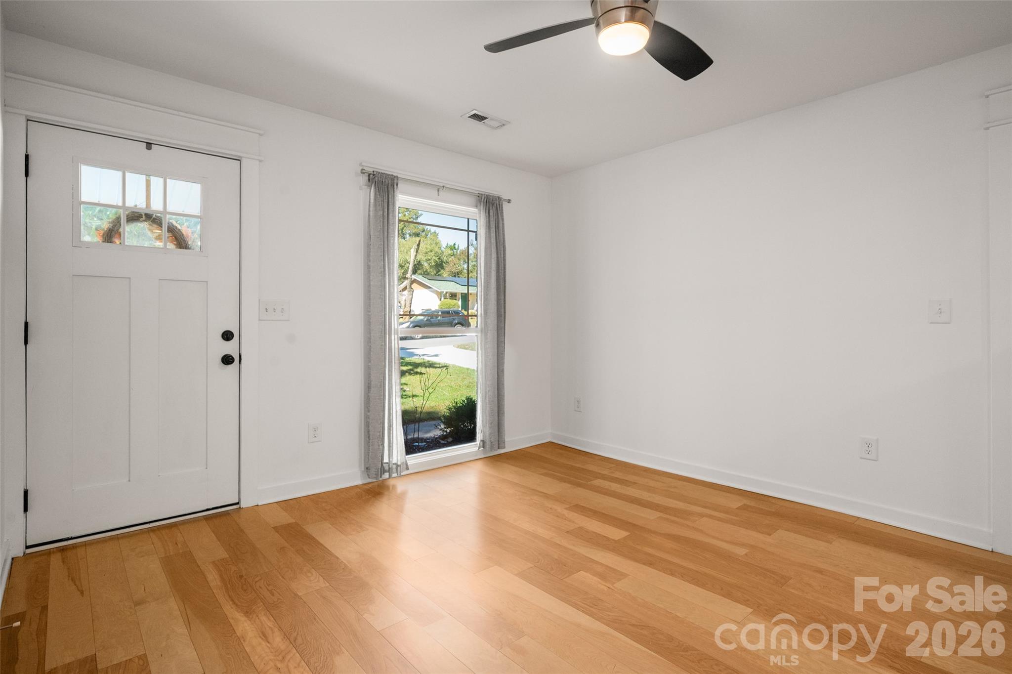 Single Family Residence at 4238 Dowling Drive, Charlotte, photo 5 of 37