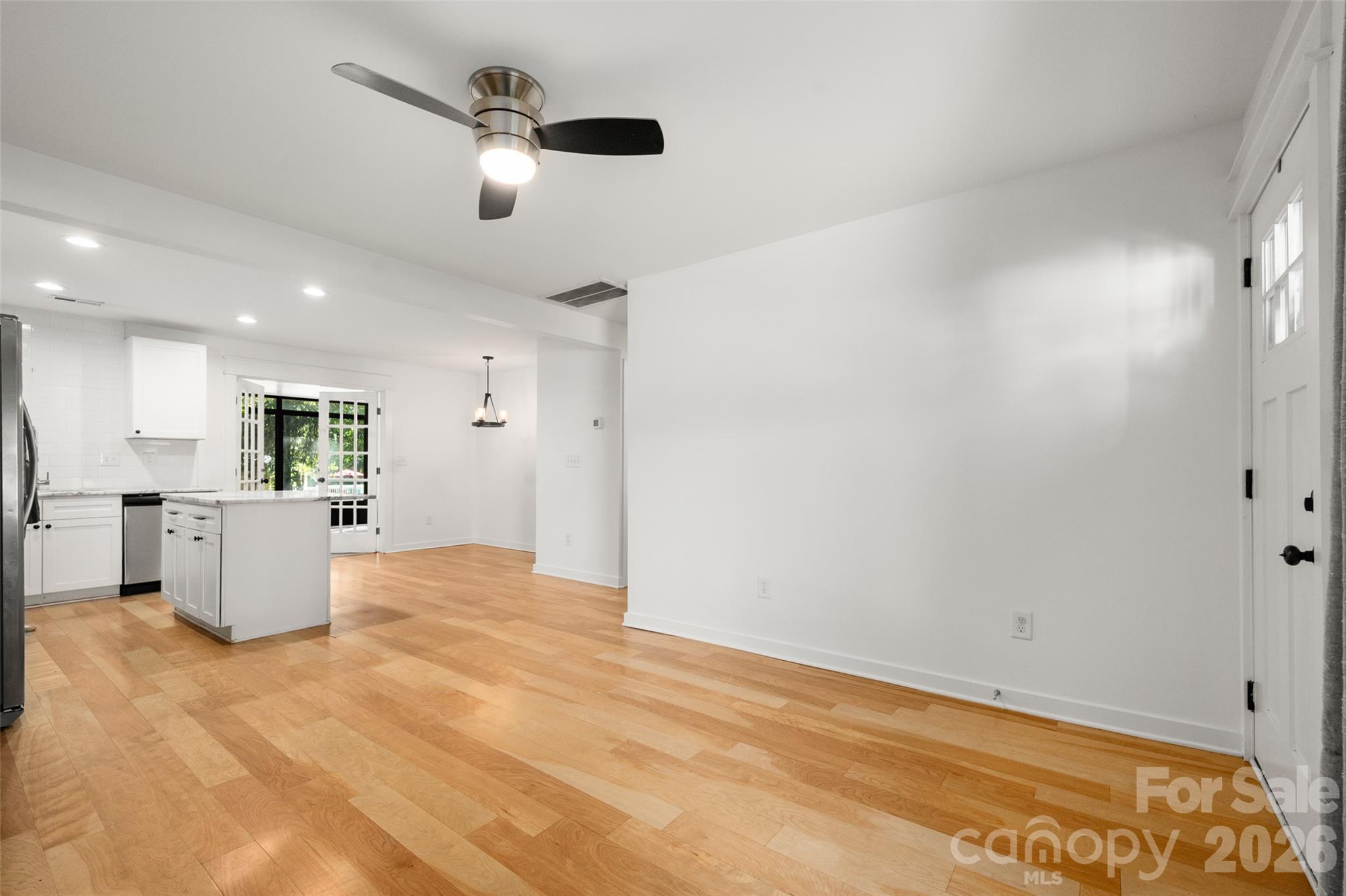 Single Family Residence at 4238 Dowling Drive, Charlotte, photo 9 of 37