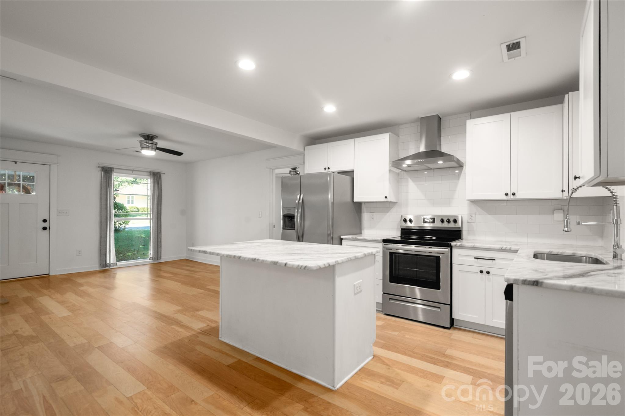 Single Family Residence at 4238 Dowling Drive, Charlotte, photo 12 of 37