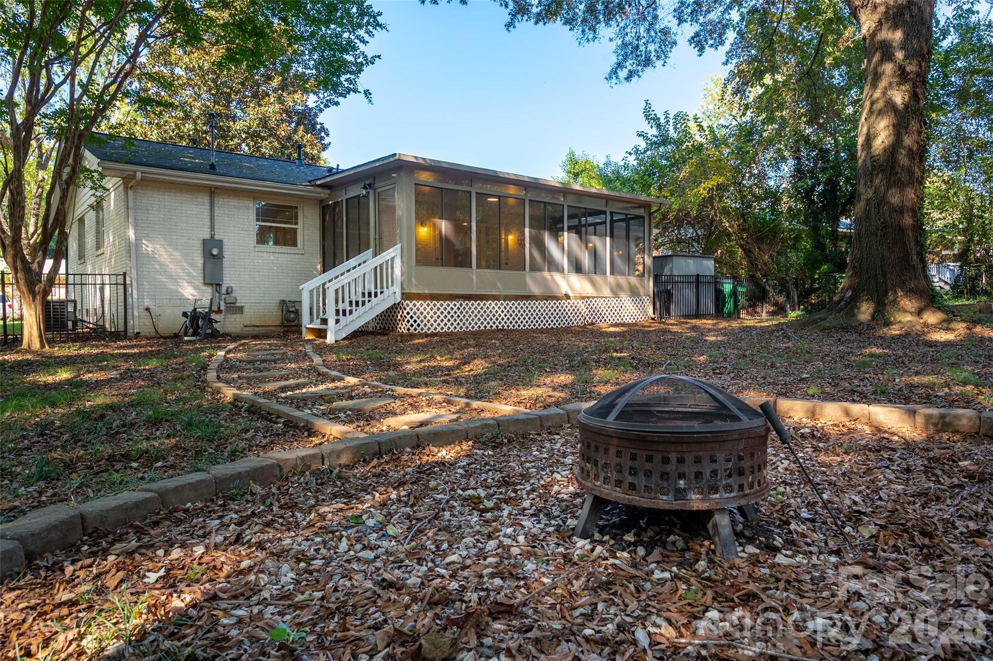 Firepit for marshmallow roasting - 4238 Dowling Drive, Charlotte
