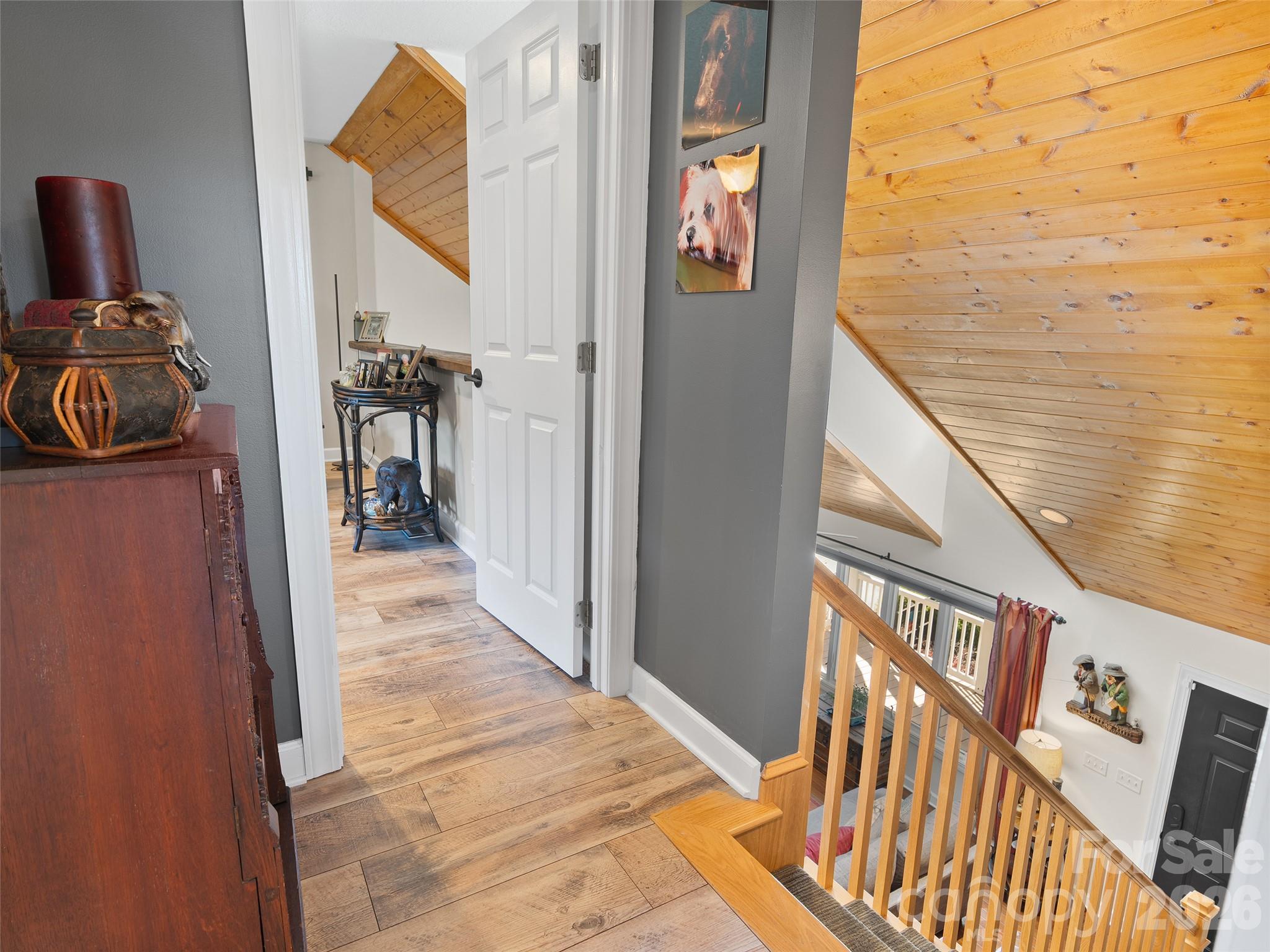 Upper level landing - full bath is on the hall between the bedrooms. - 43 Eagle Ridge, Clyde