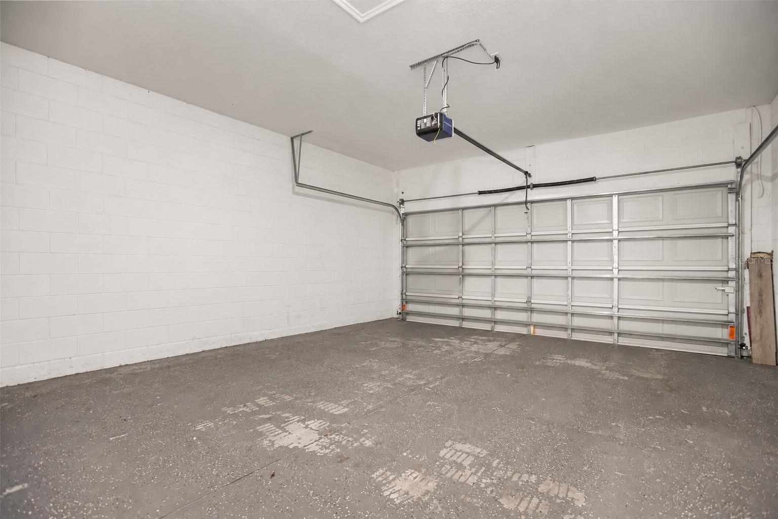 Garage - 1101 SAINT TROPEZ CT, KISSIMMEE