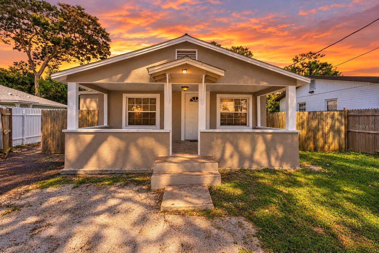 1307 W KALEY AVE