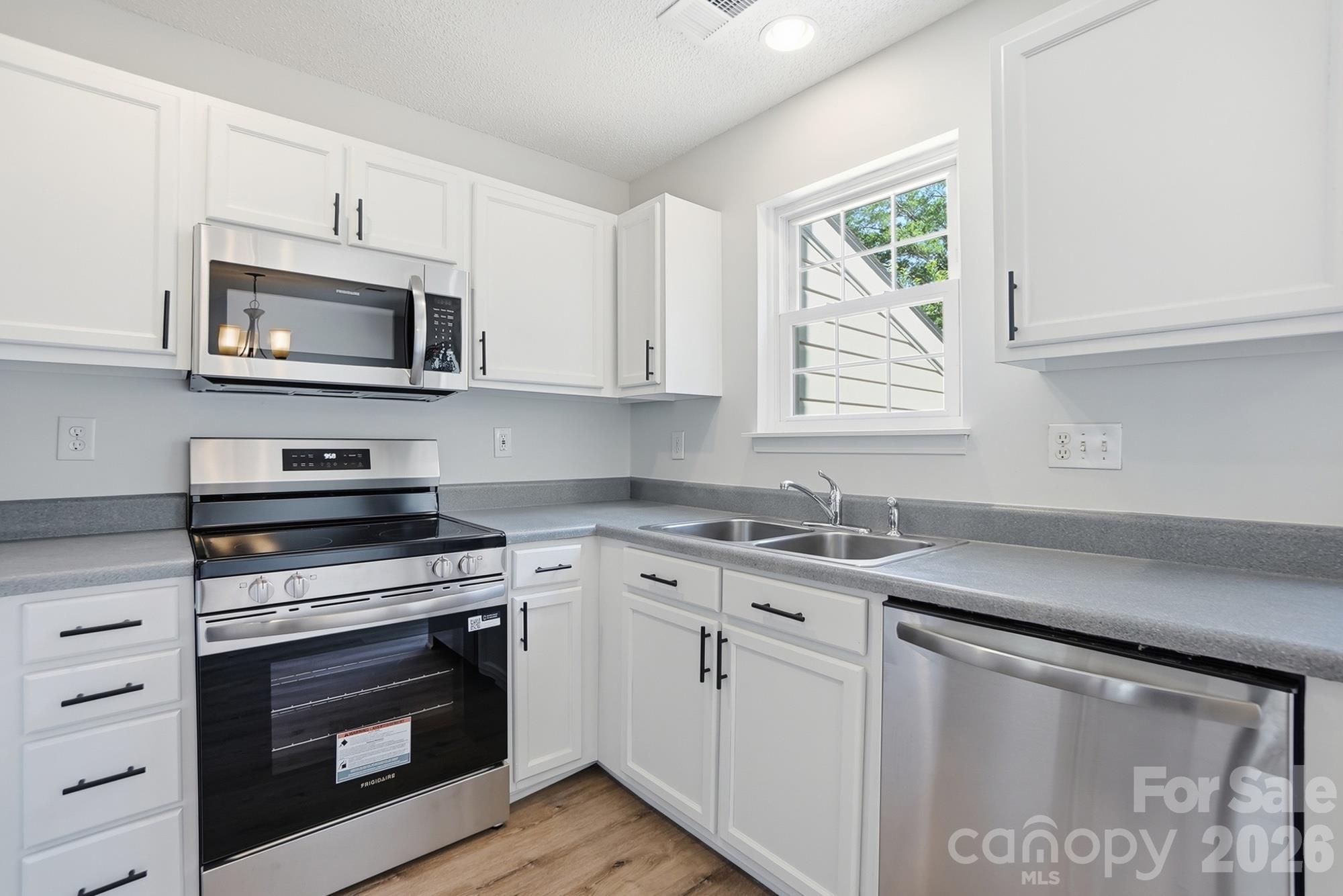 Kitchen - 10584 English Setter Way, Charlotte