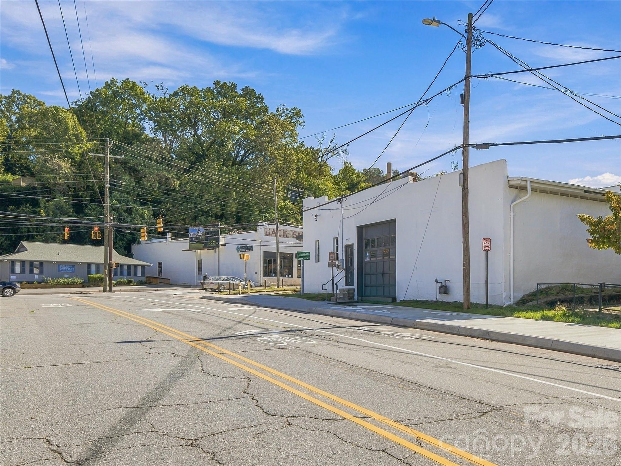 Free Standing Store at 251 Biltmore Avenue, Asheville, photo 3 of 43