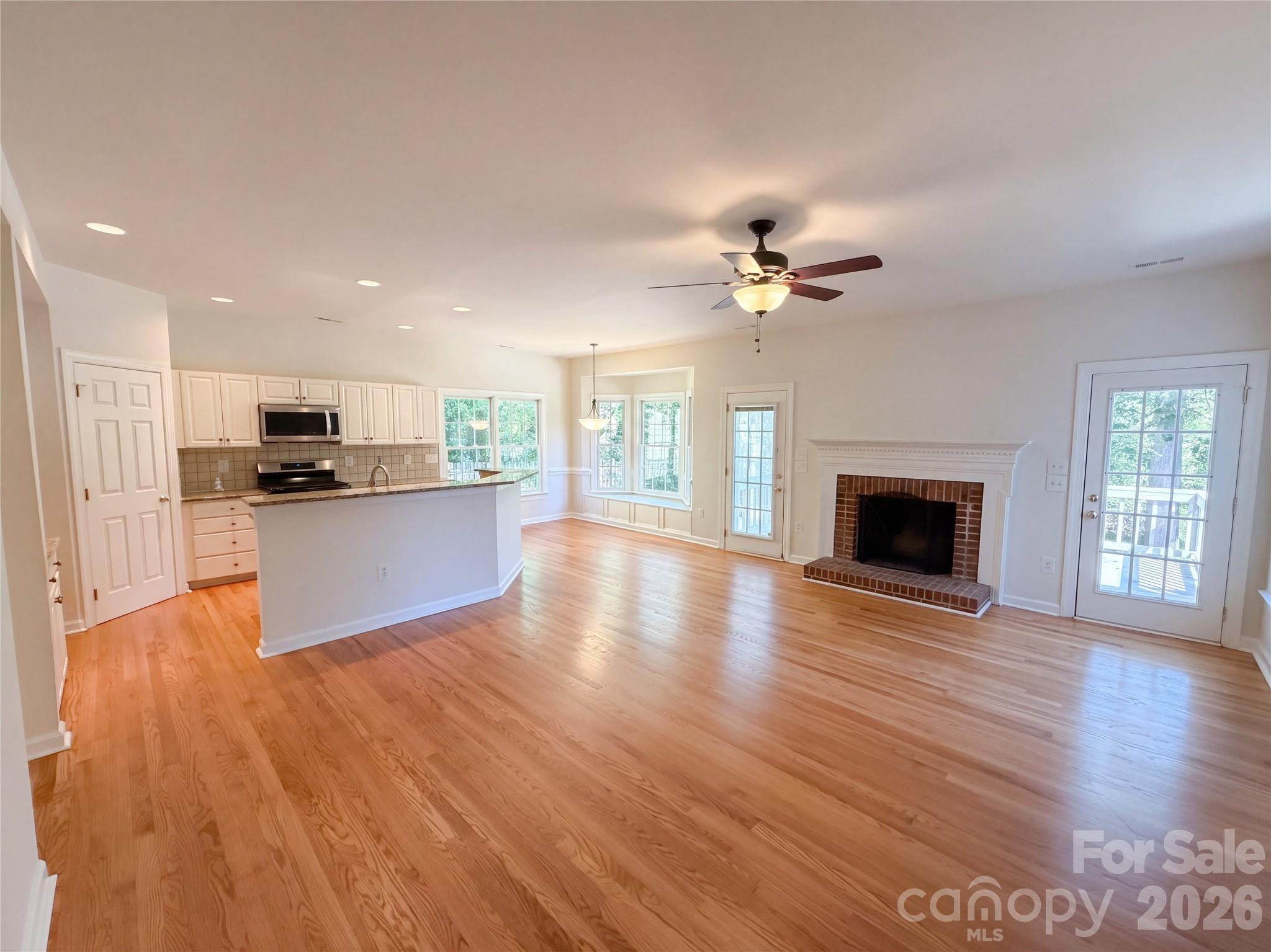 Single Family Residence at 5609 Fairvista Drive, Charlotte, photo 3 of 28