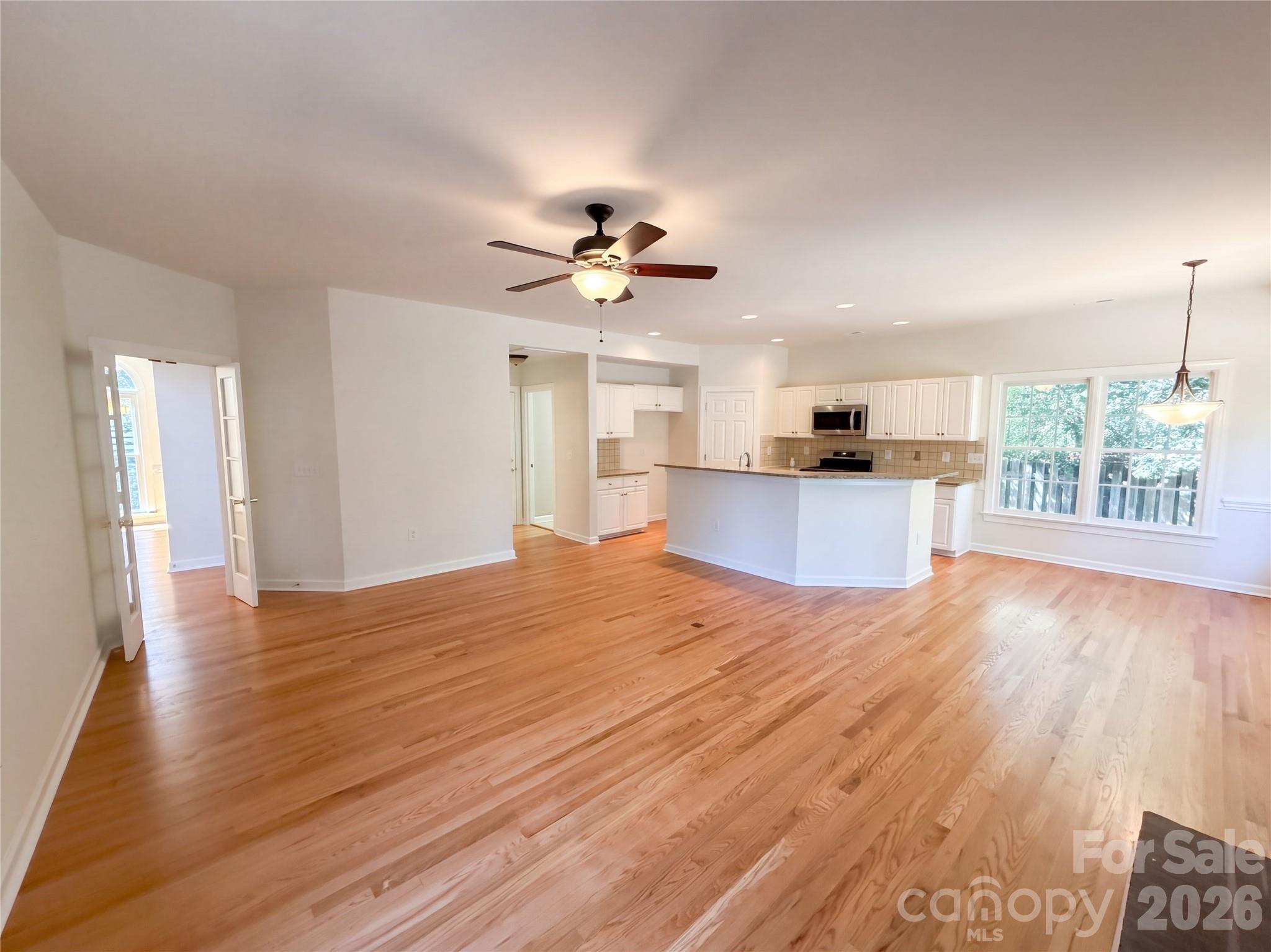 Single Family Residence at 5609 Fairvista Drive, Charlotte, photo 4 of 28
