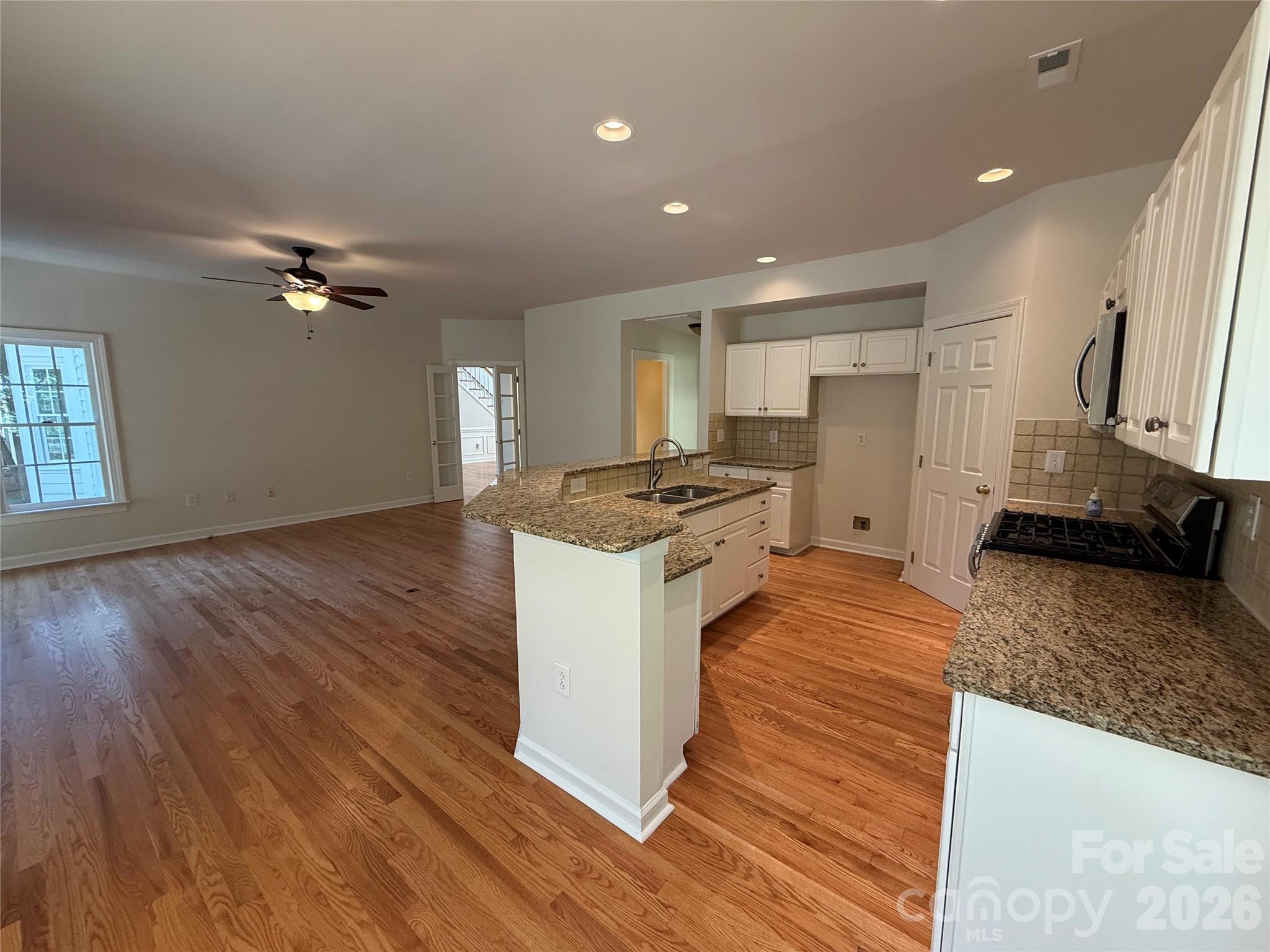 Single Family Residence at 5609 Fairvista Drive, Charlotte, photo 6 of 28