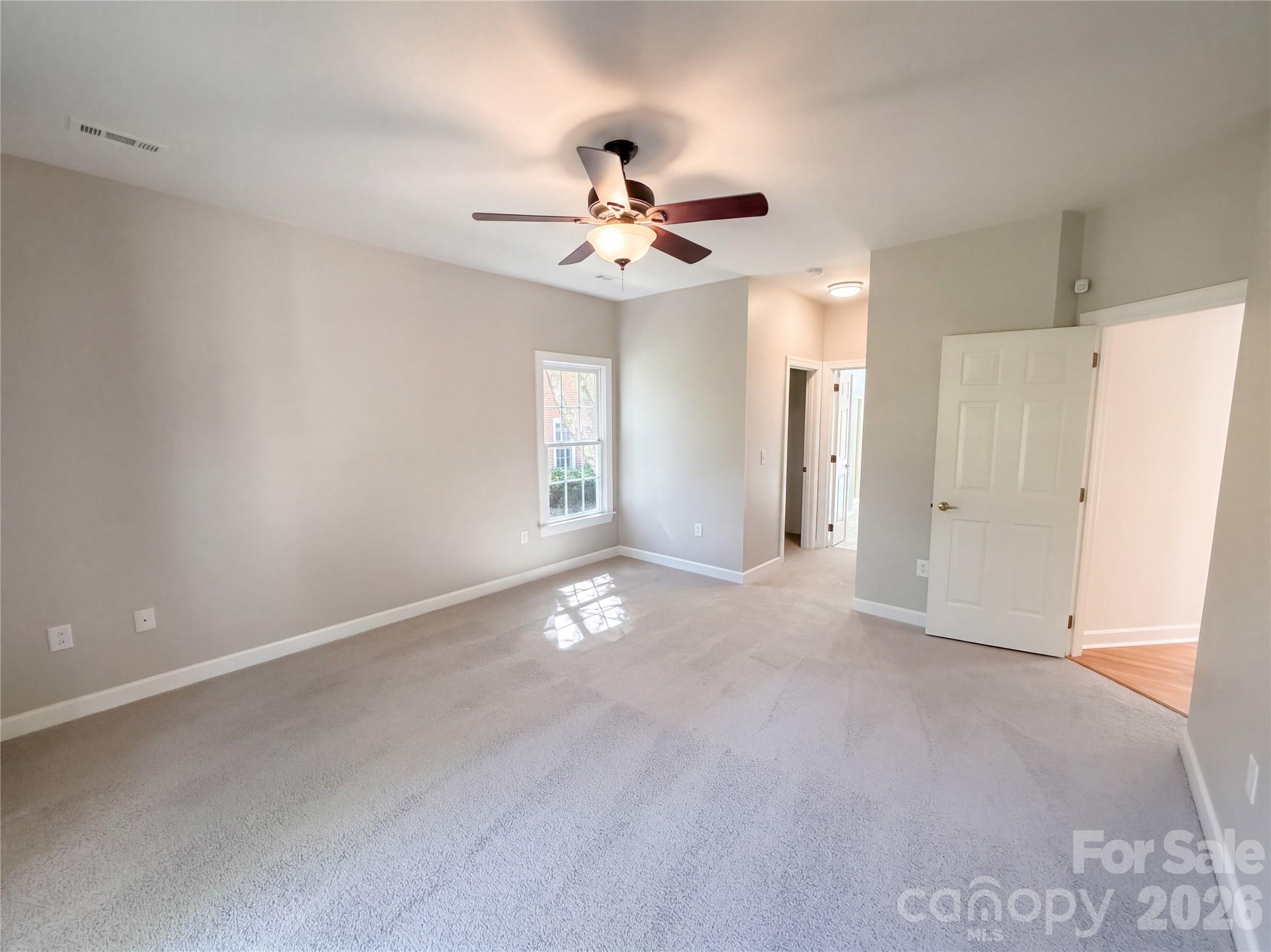 Single Family Residence at 5609 Fairvista Drive, Charlotte, photo 11 of 28