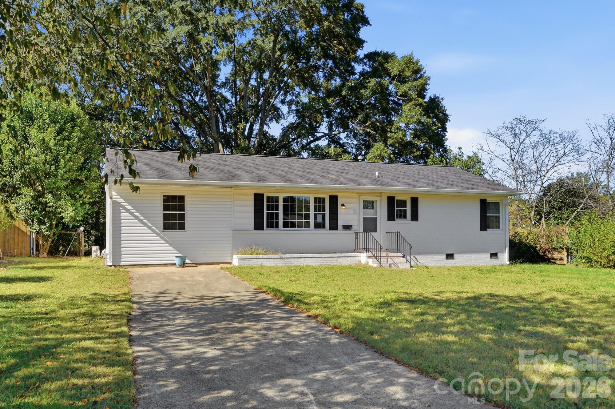 Single Family Residence at 1122 E Park Drive, Gastonia, photo 2 of 46