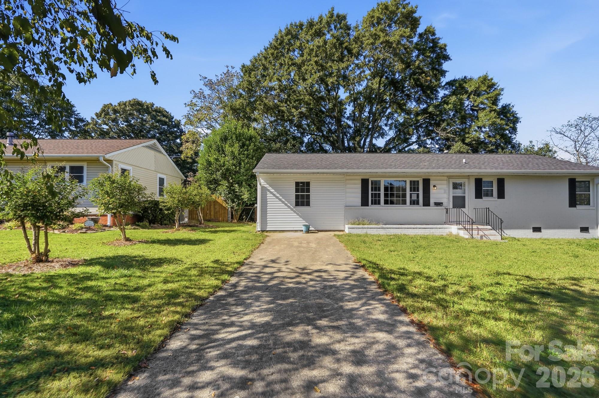 Single Family Residence at 1122 E Park Drive, Gastonia, photo 6 of 46