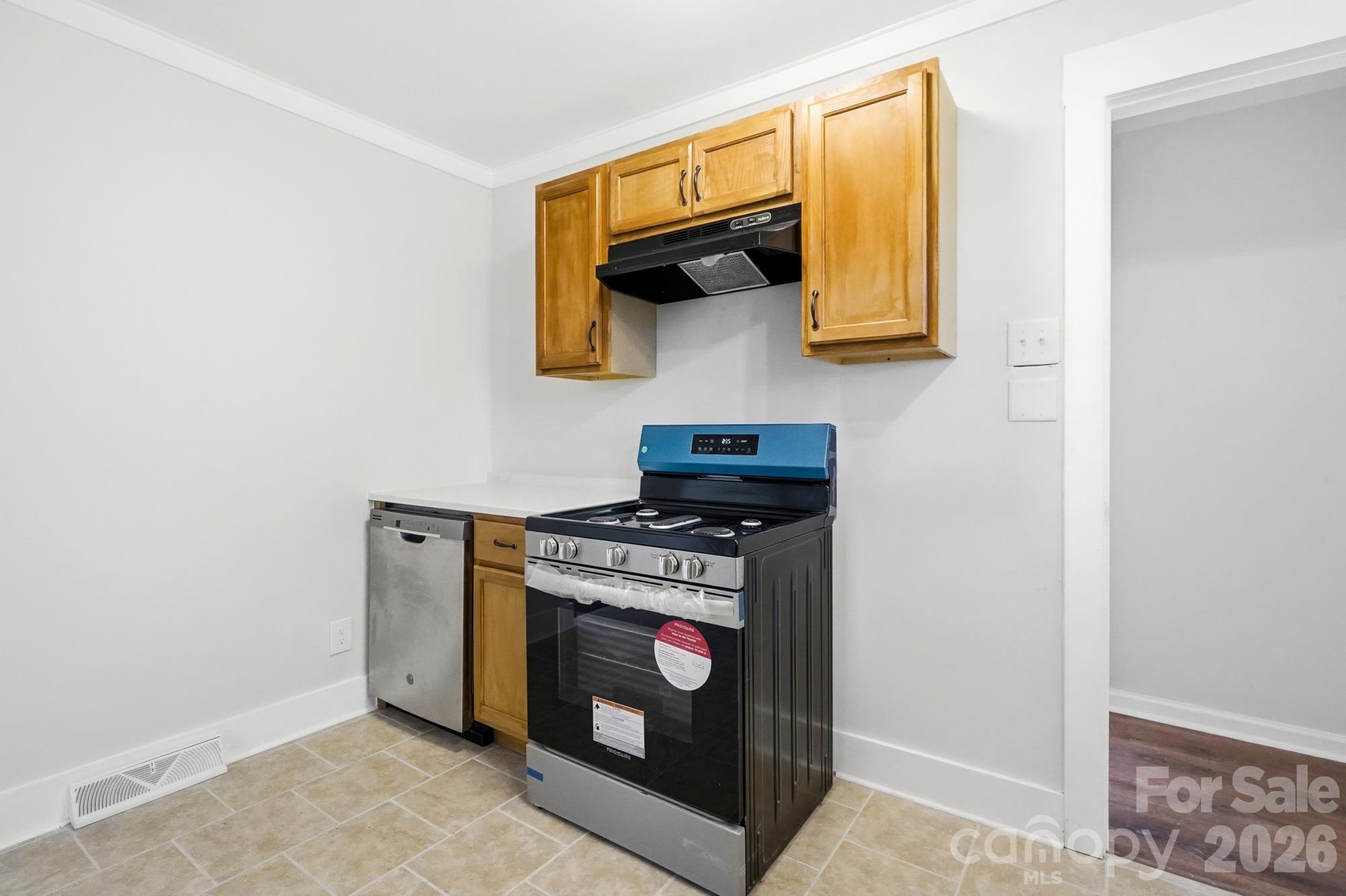 Single Family Residence at 1122 E Park Drive, Gastonia, photo 16 of 46