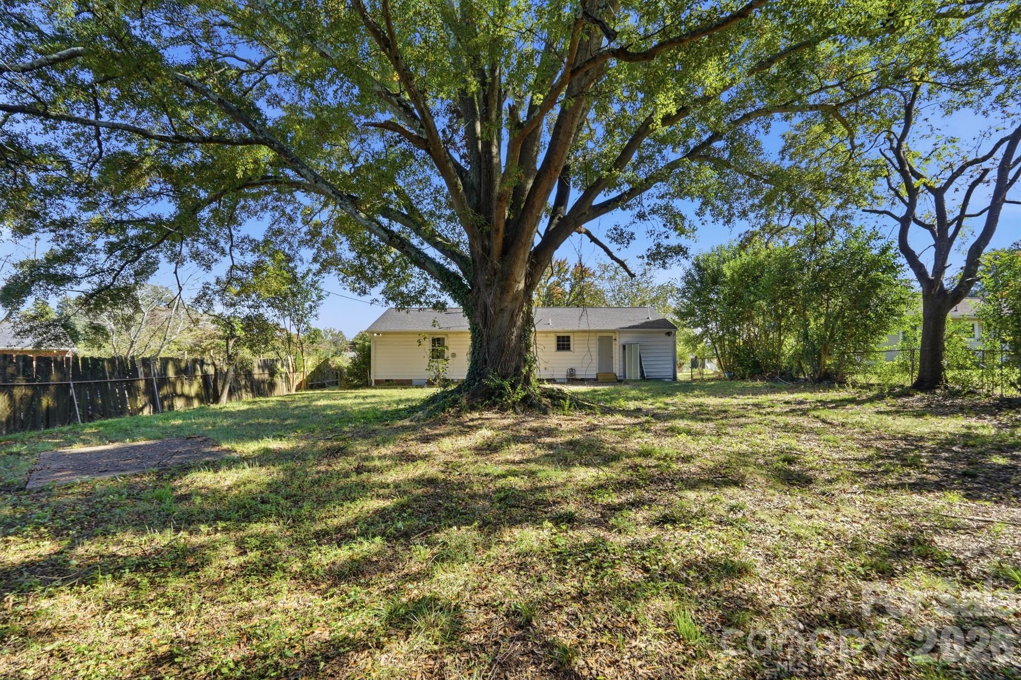Single Family Residence at 1122 E Park Drive, Gastonia, photo 42 of 46