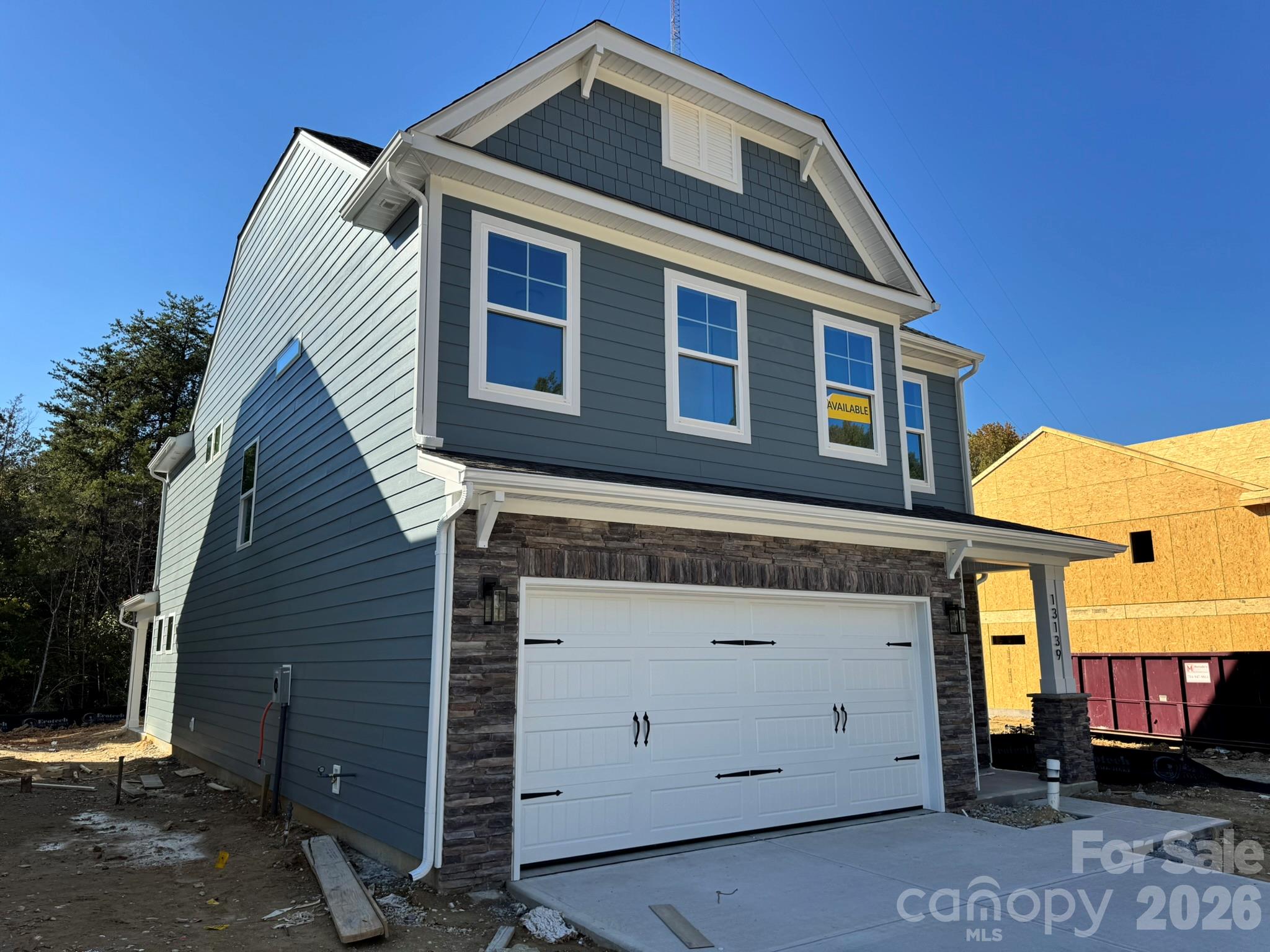 Single Family Residence at 13139 Foxberry Road, Charlotte, photo 2 of 13