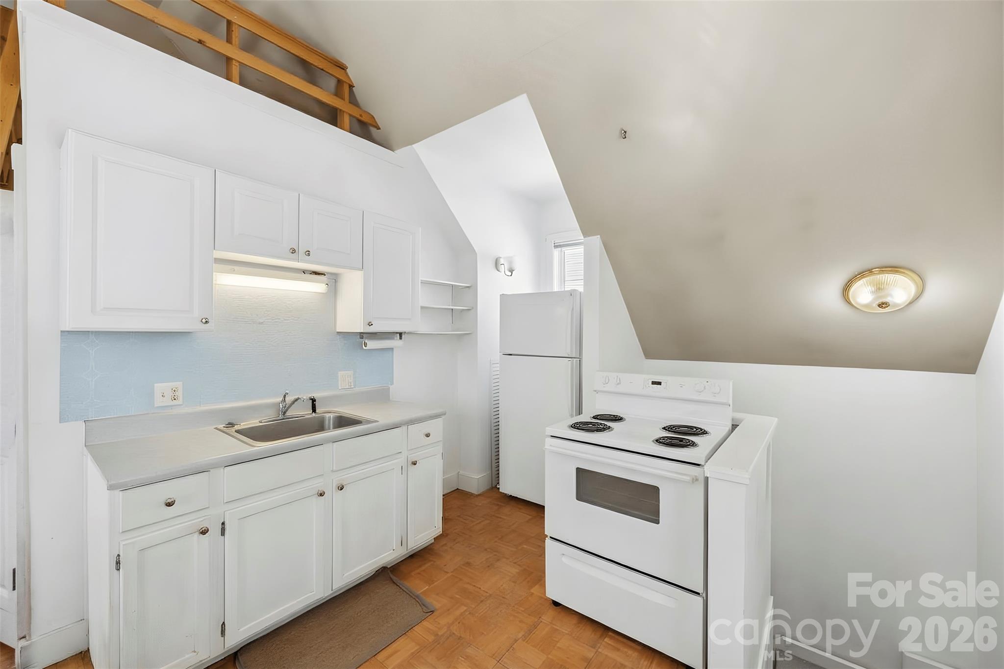 Unit C kitchen (11'2" x 10'6") upstairs. - 220 Armour Street, Davidson