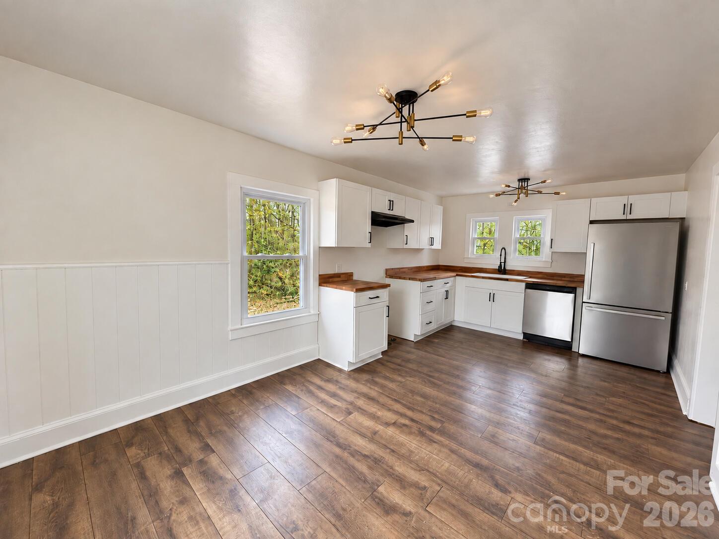 Single Family Residence at 905 Gantt Street, Kings Mountain, photo 2 of 13