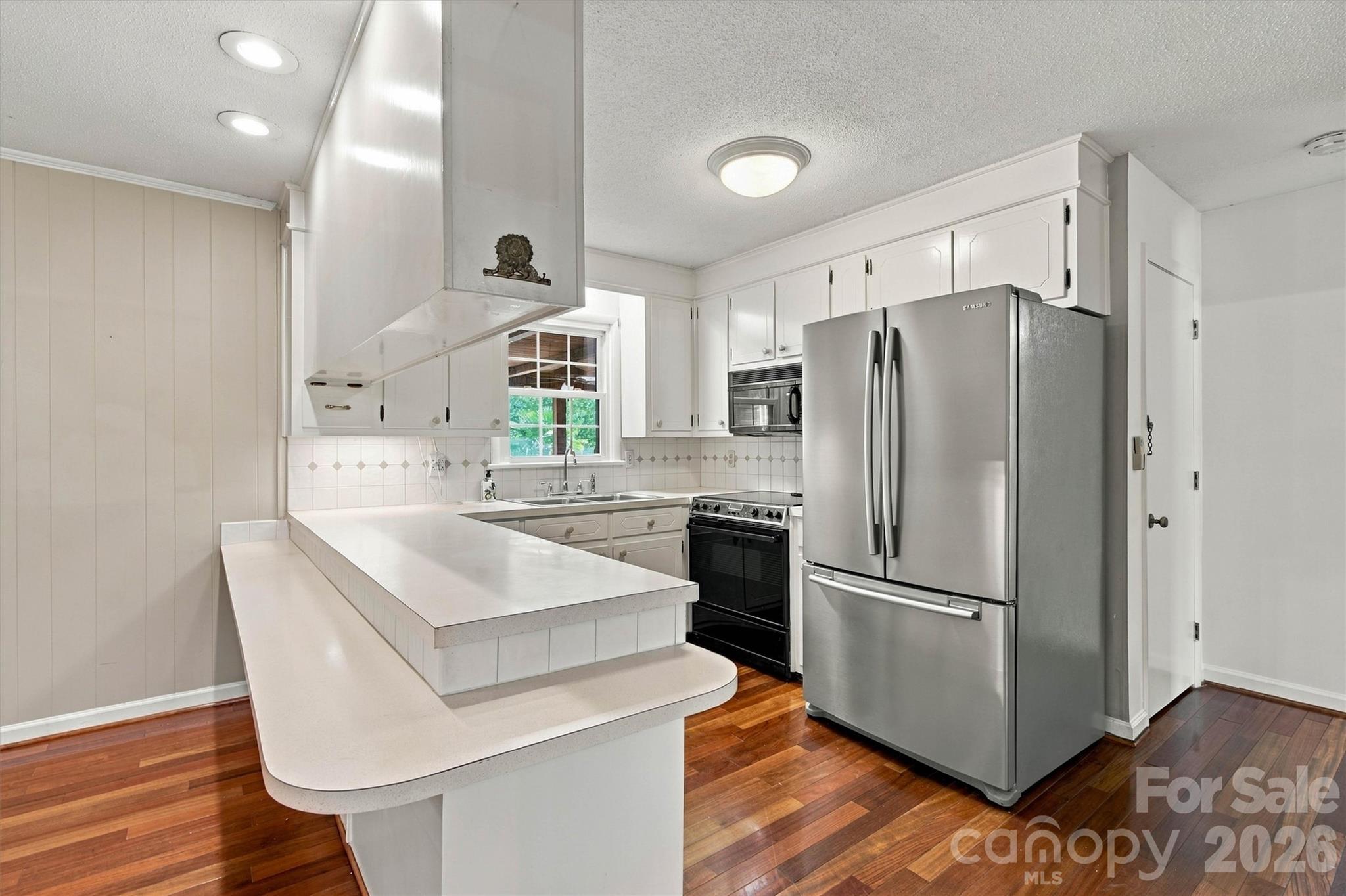 Single Family Residence at 139 Greenlea Circle, Taylorsville, photo 11 of 48