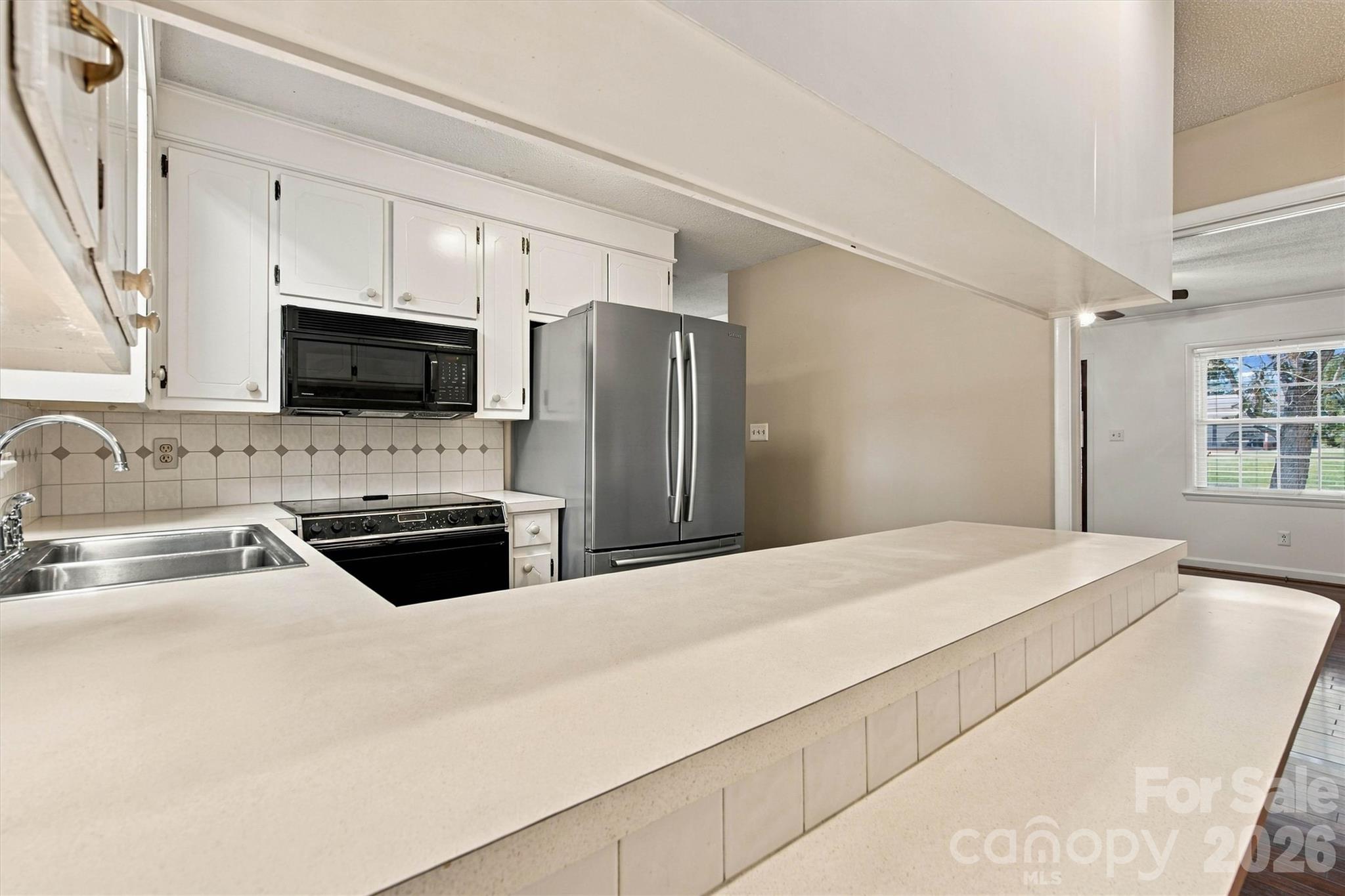 Single Family Residence at 139 Greenlea Circle, Taylorsville, photo 13 of 48
