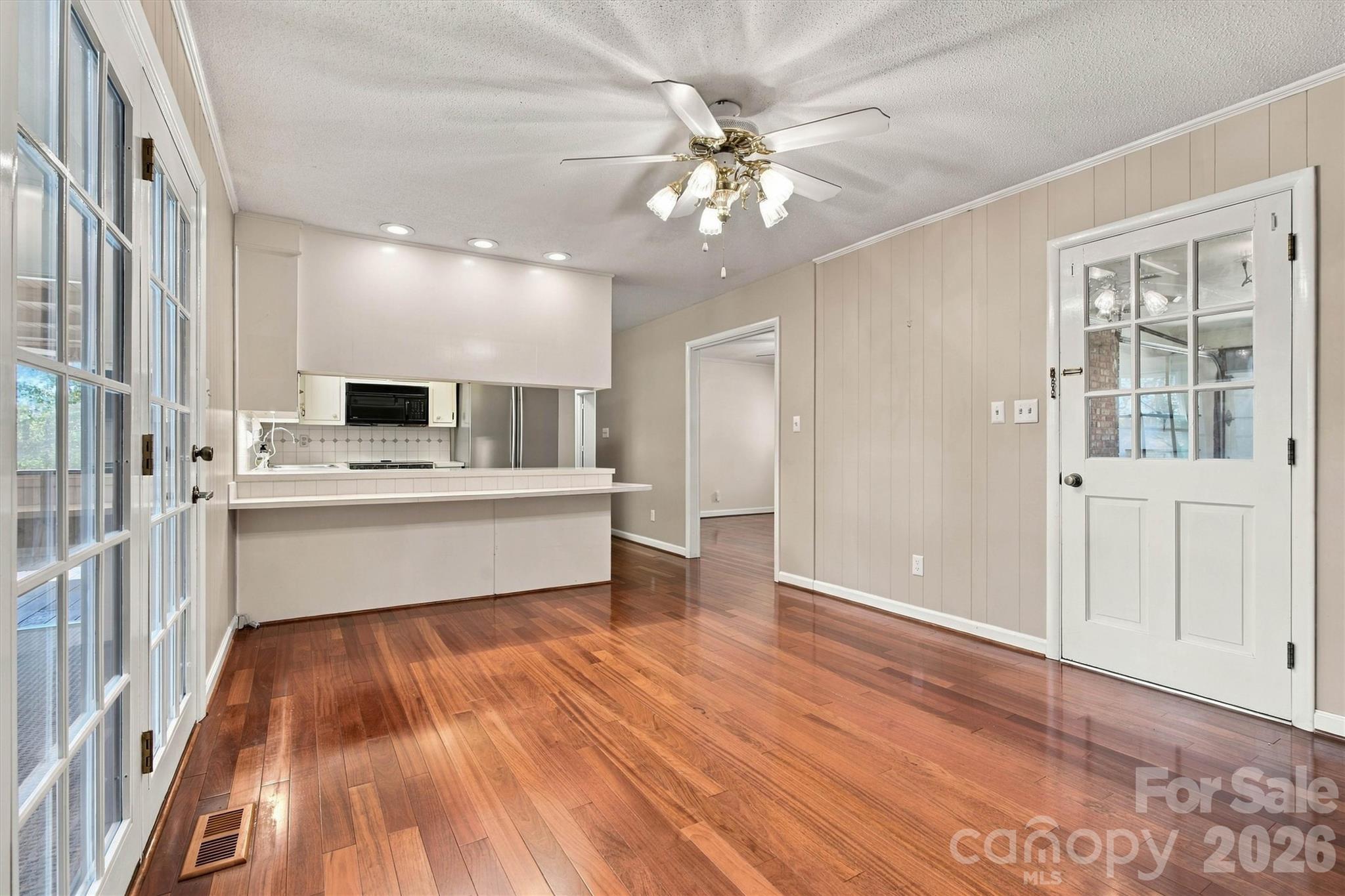 Single Family Residence at 139 Greenlea Circle, Taylorsville, photo 16 of 48