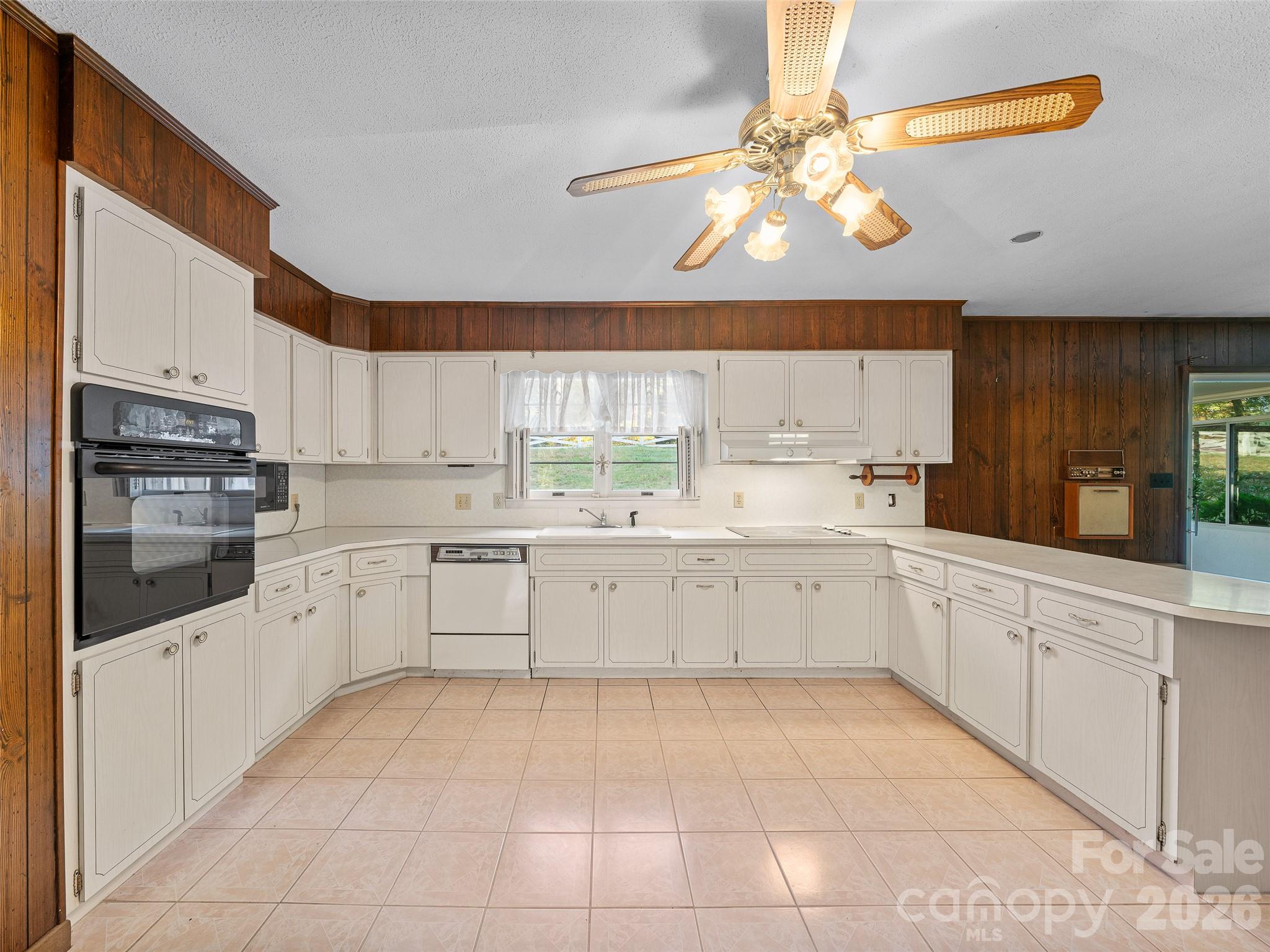 Kitchen - 198 Roland Hill Road, Burnsville