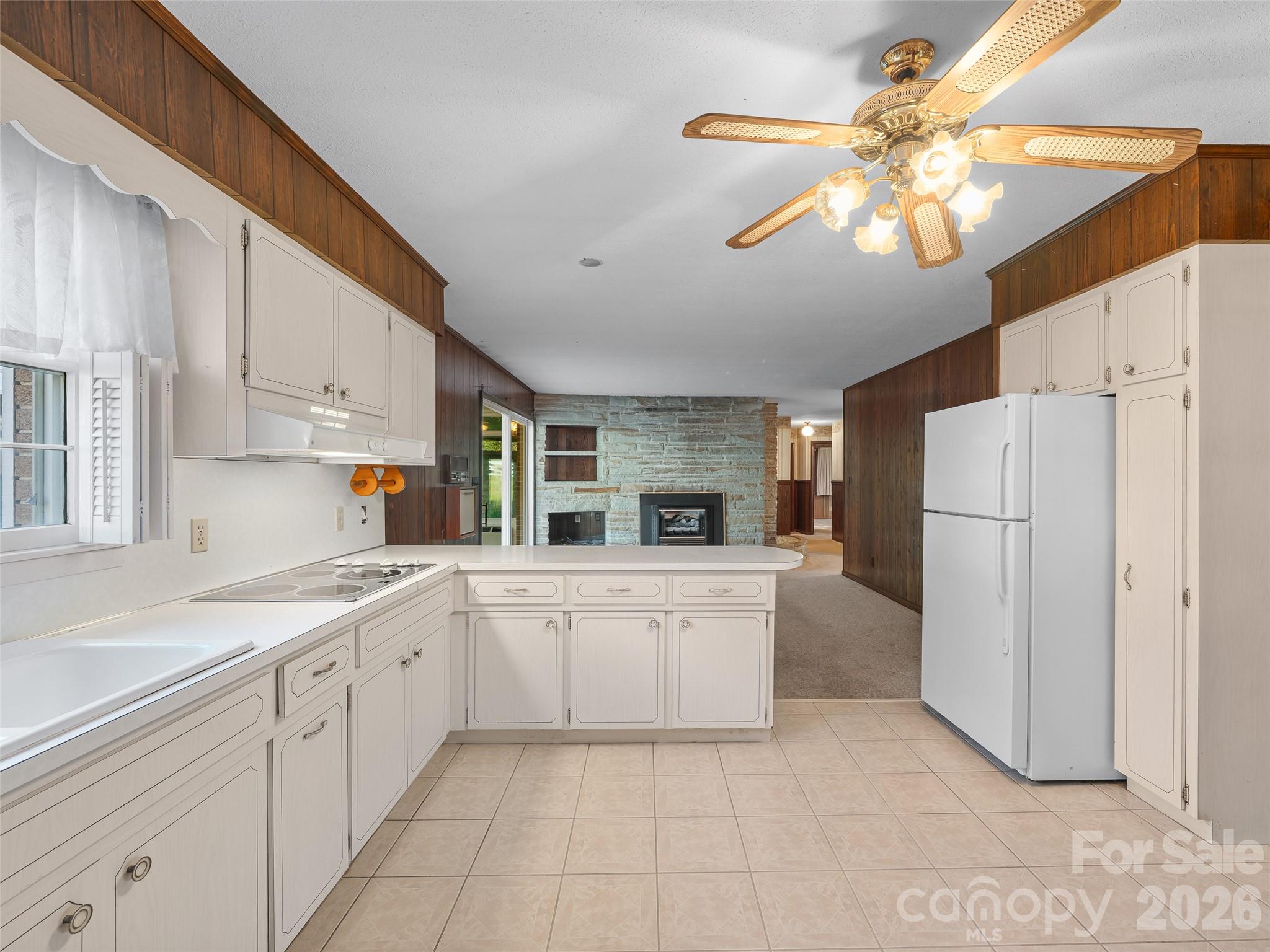 Kitchen - 198 Roland Hill Road, Burnsville
