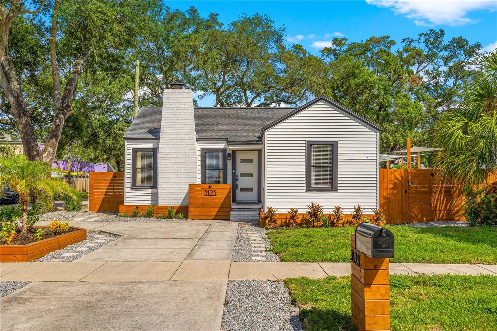 Single Family Residence at 3123 W MARLIN AVE, TAMPA, photo 6 of 76