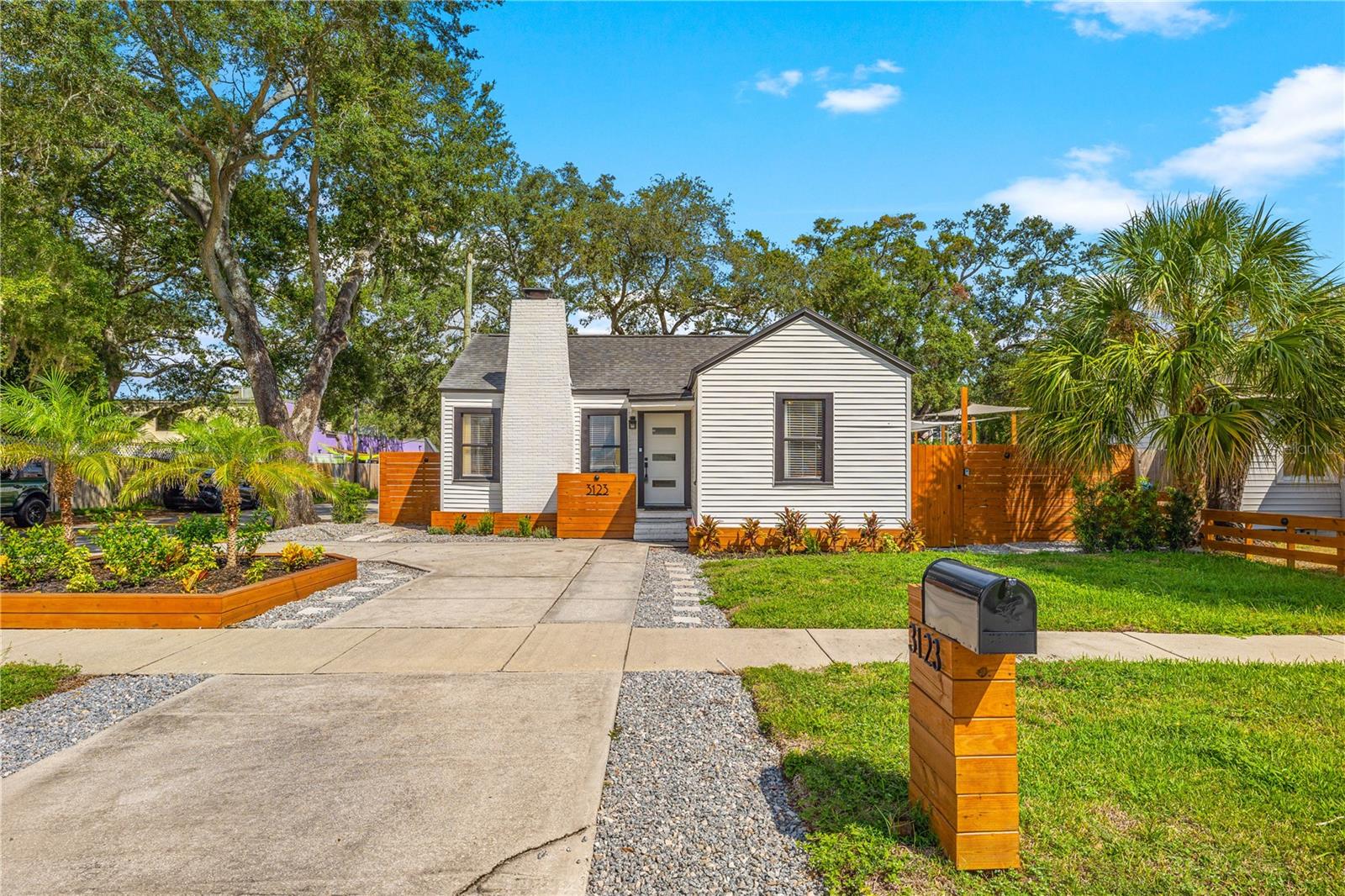 Single Family Residence at 3123 W MARLIN AVE, TAMPA, photo 8 of 76