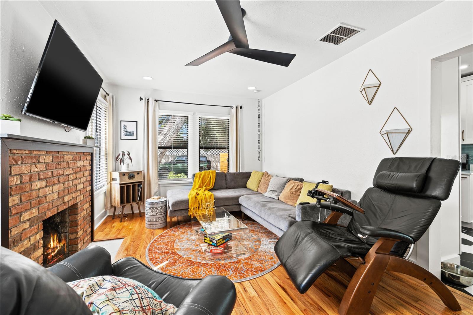 Single Family Residence at 3123 W MARLIN AVE, TAMPA, photo 9 of 76