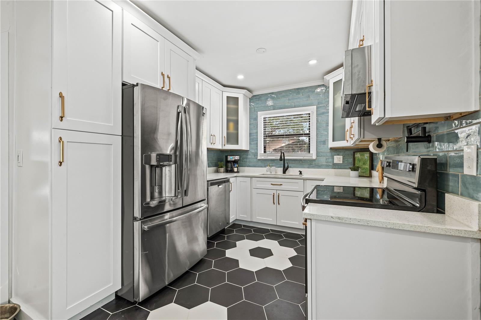 Single Family Residence at 3123 W MARLIN AVE, TAMPA, photo 12 of 76