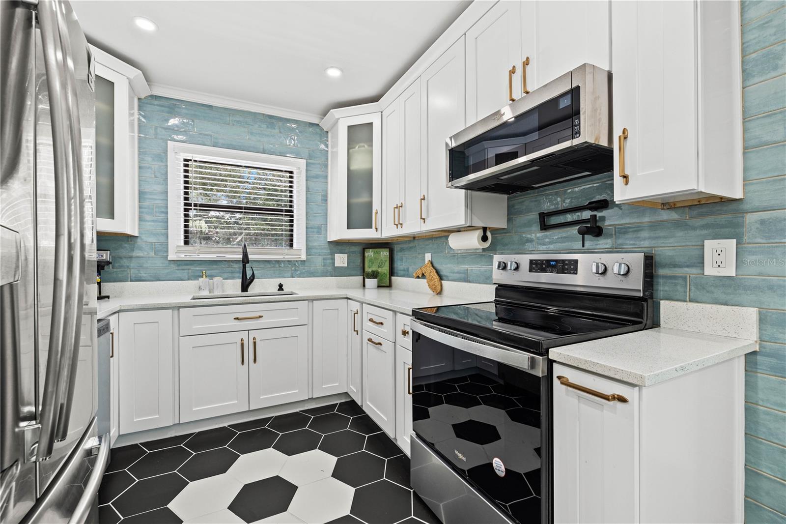 Single Family Residence at 3123 W MARLIN AVE, TAMPA, photo 13 of 76