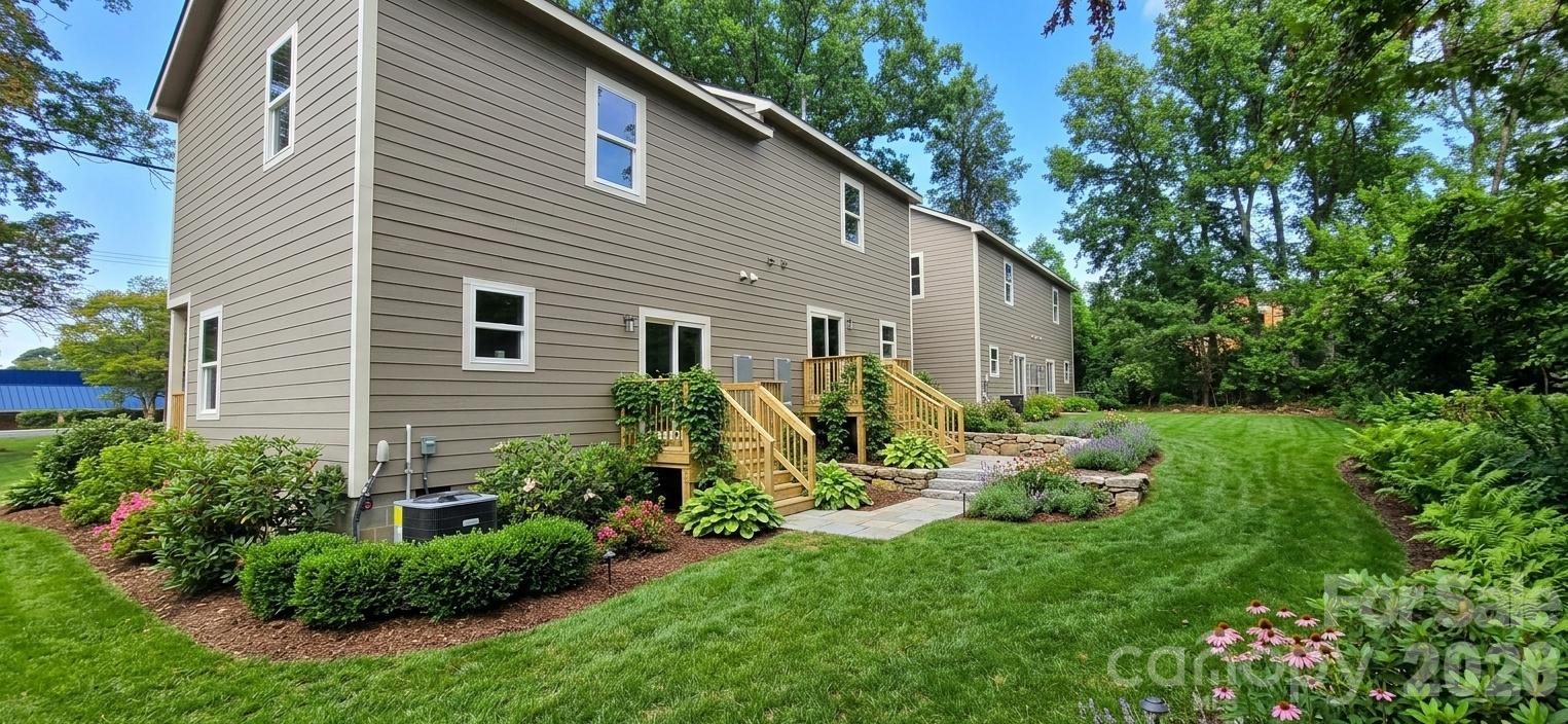 Duplex at 8310 McClure Circle, Charlotte, photo 5 of 6
