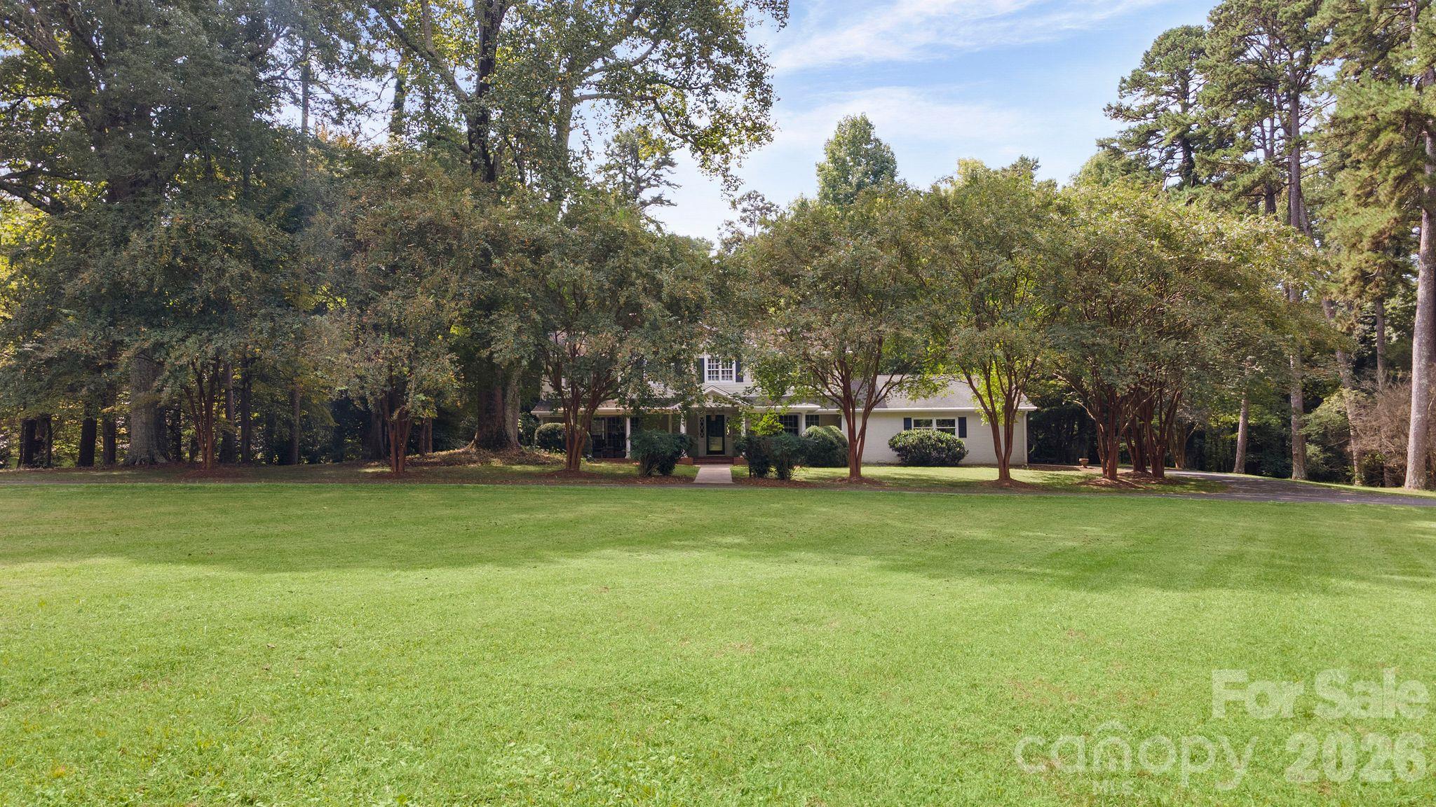 Expansive, grassy front lawn - 2006 Grey Road, Davidson