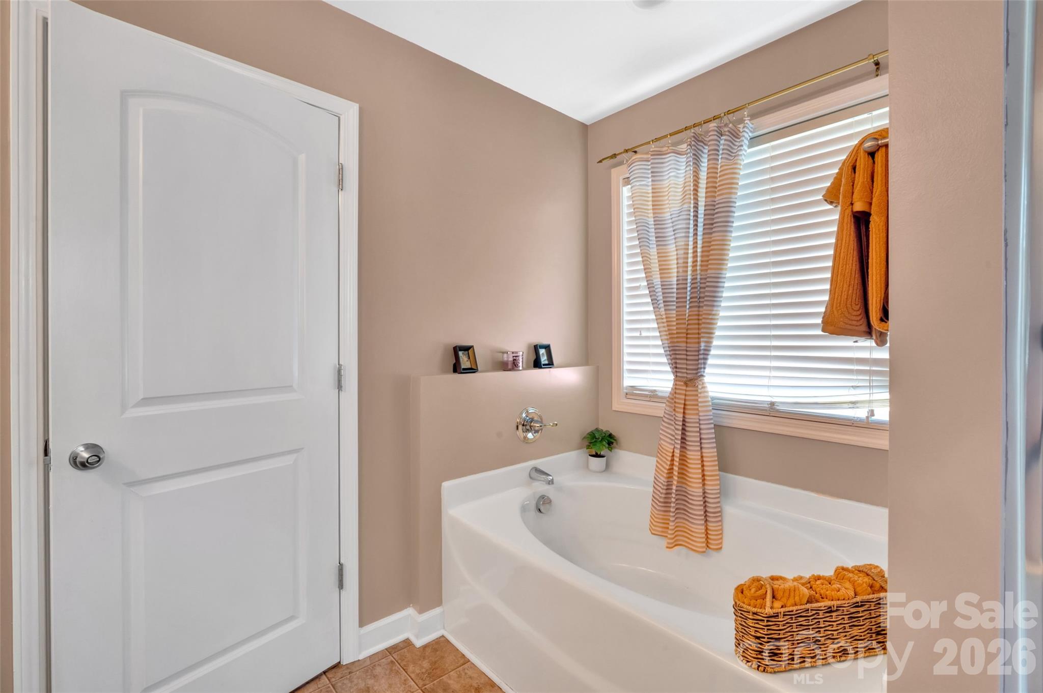 Single Family Residence at 392 Lone Tree Lane, Clover, photo 12 of 24