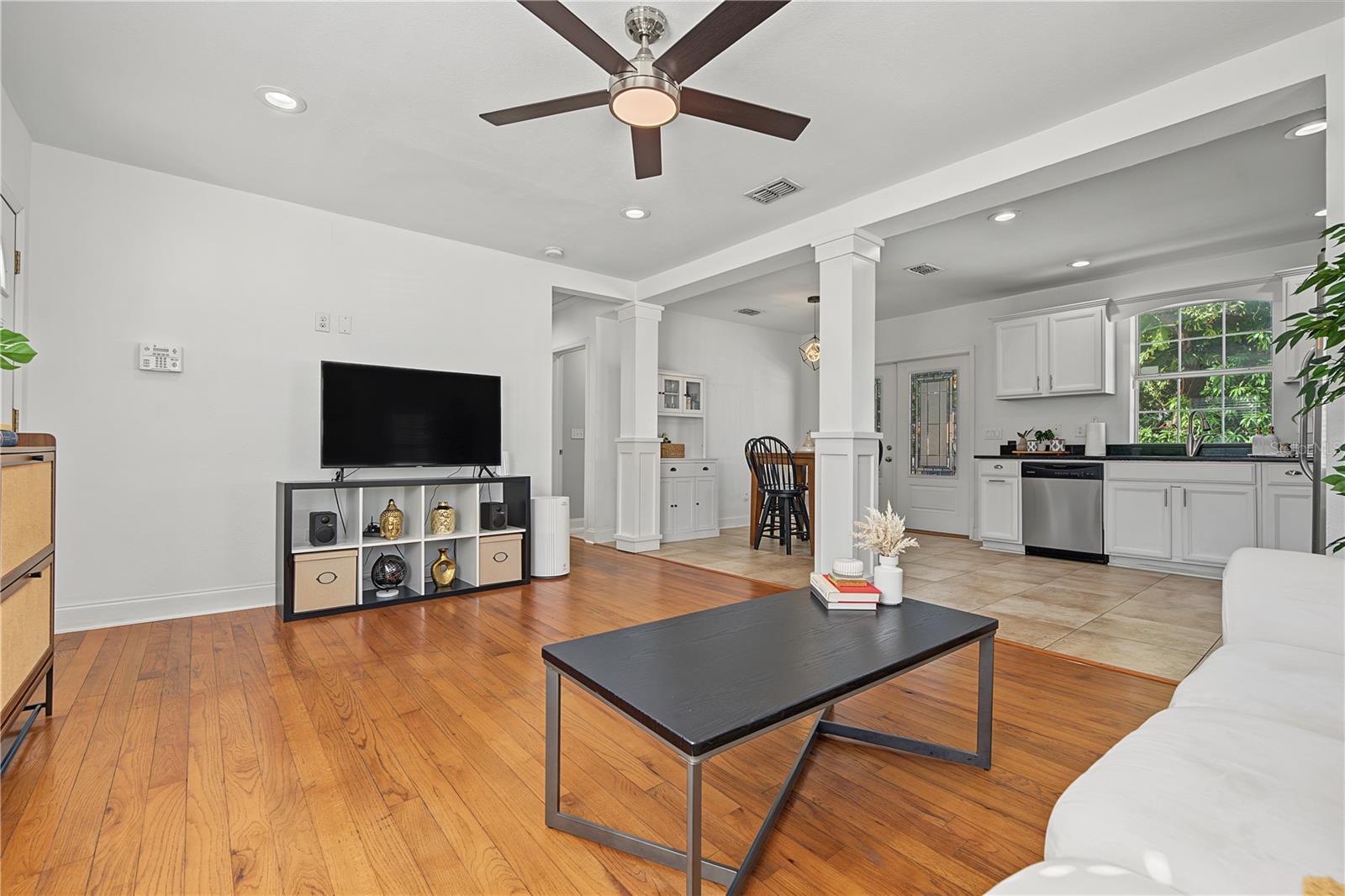 Single Family Residence at 2801 S MANHATTAN AVE, TAMPA, photo 4 of 30