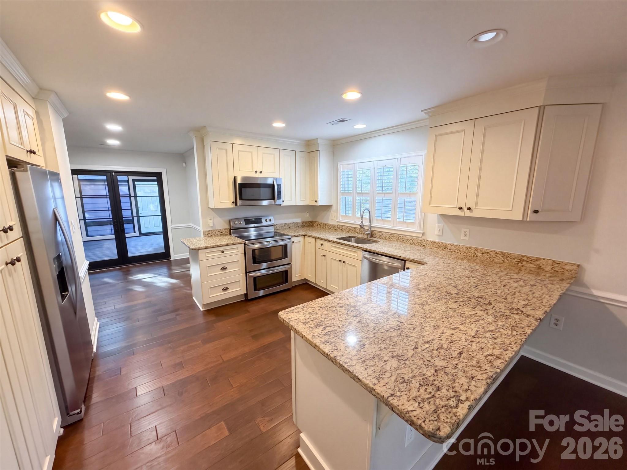 Single Family Residence at 4704 Benridge Lane, Charlotte, photo 2 of 34