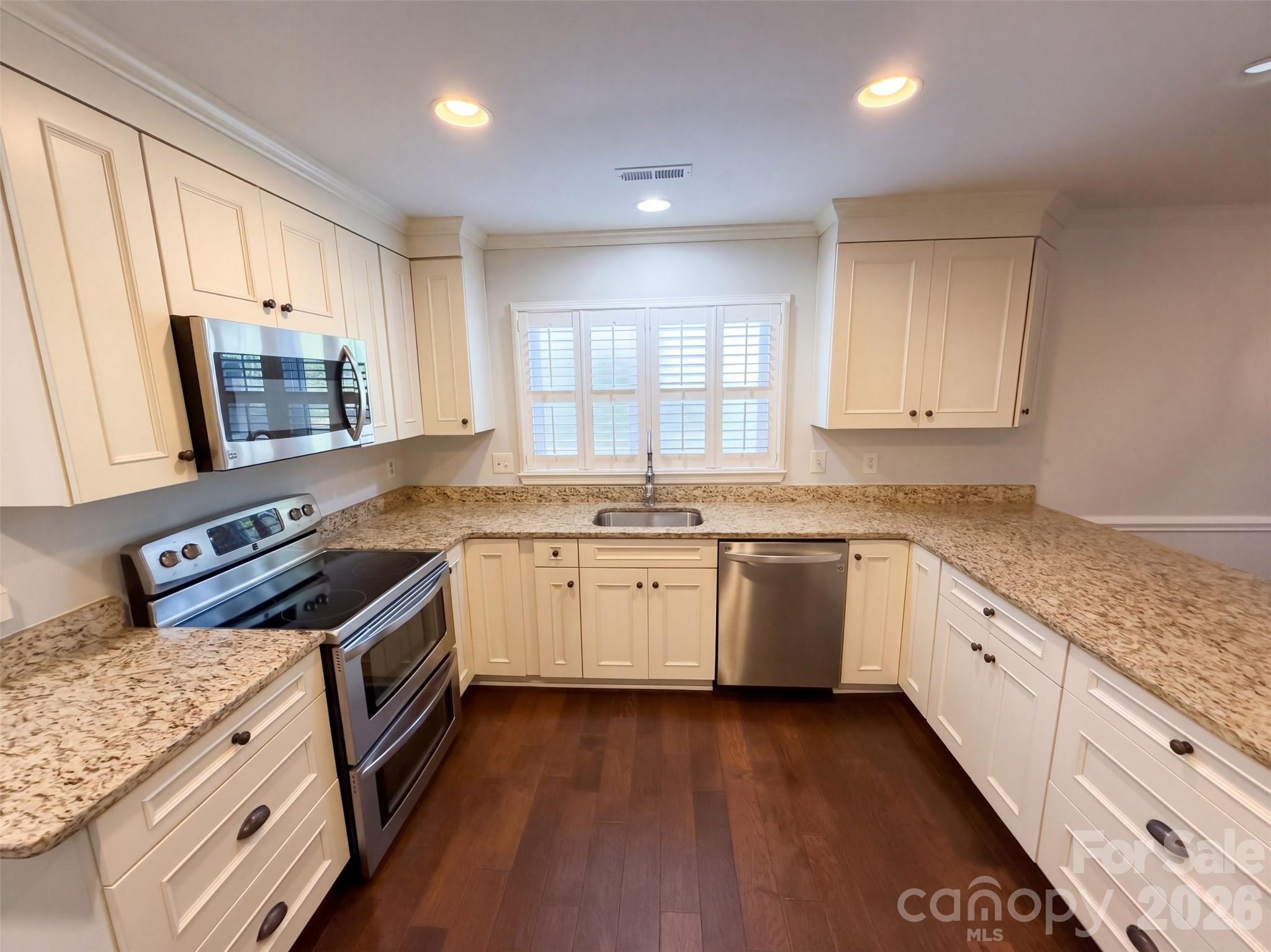 Single Family Residence at 4704 Benridge Lane, Charlotte, photo 8 of 34