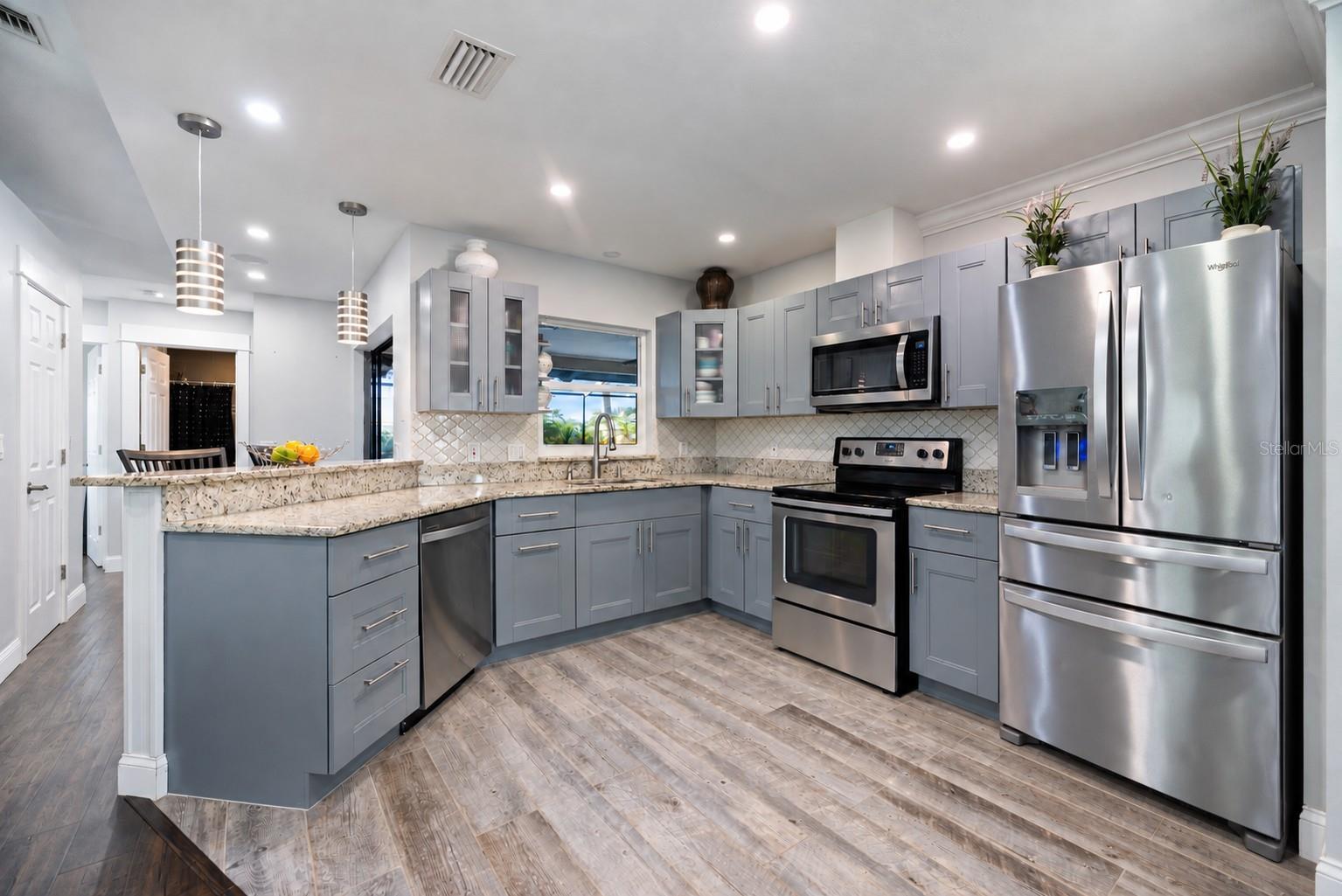Single Family Residence at 1627 DEL MONTE CT, VENICE, photo 16 of 76