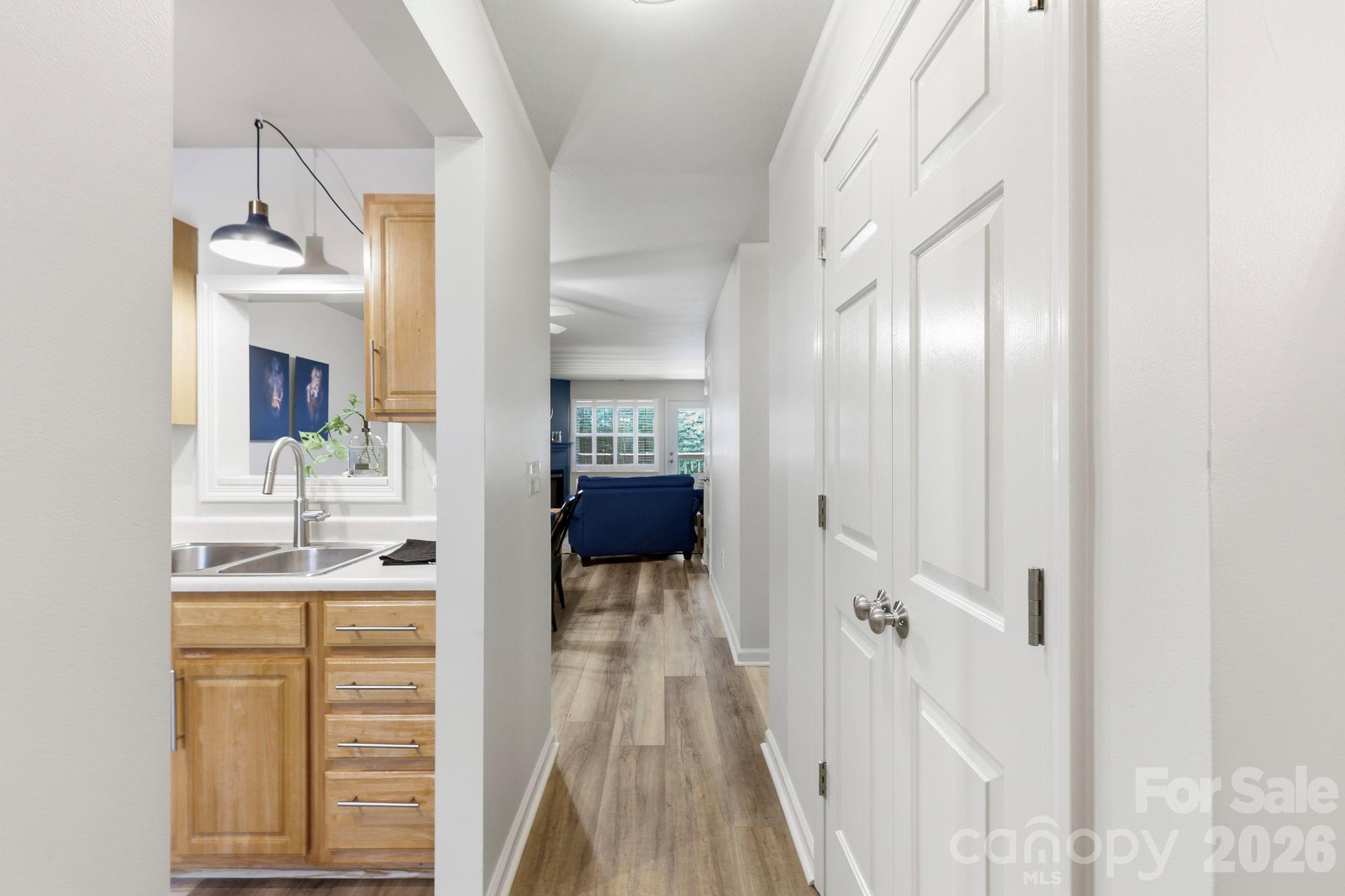 Entrance Hallway - 805 Carlyle Way, Asheville